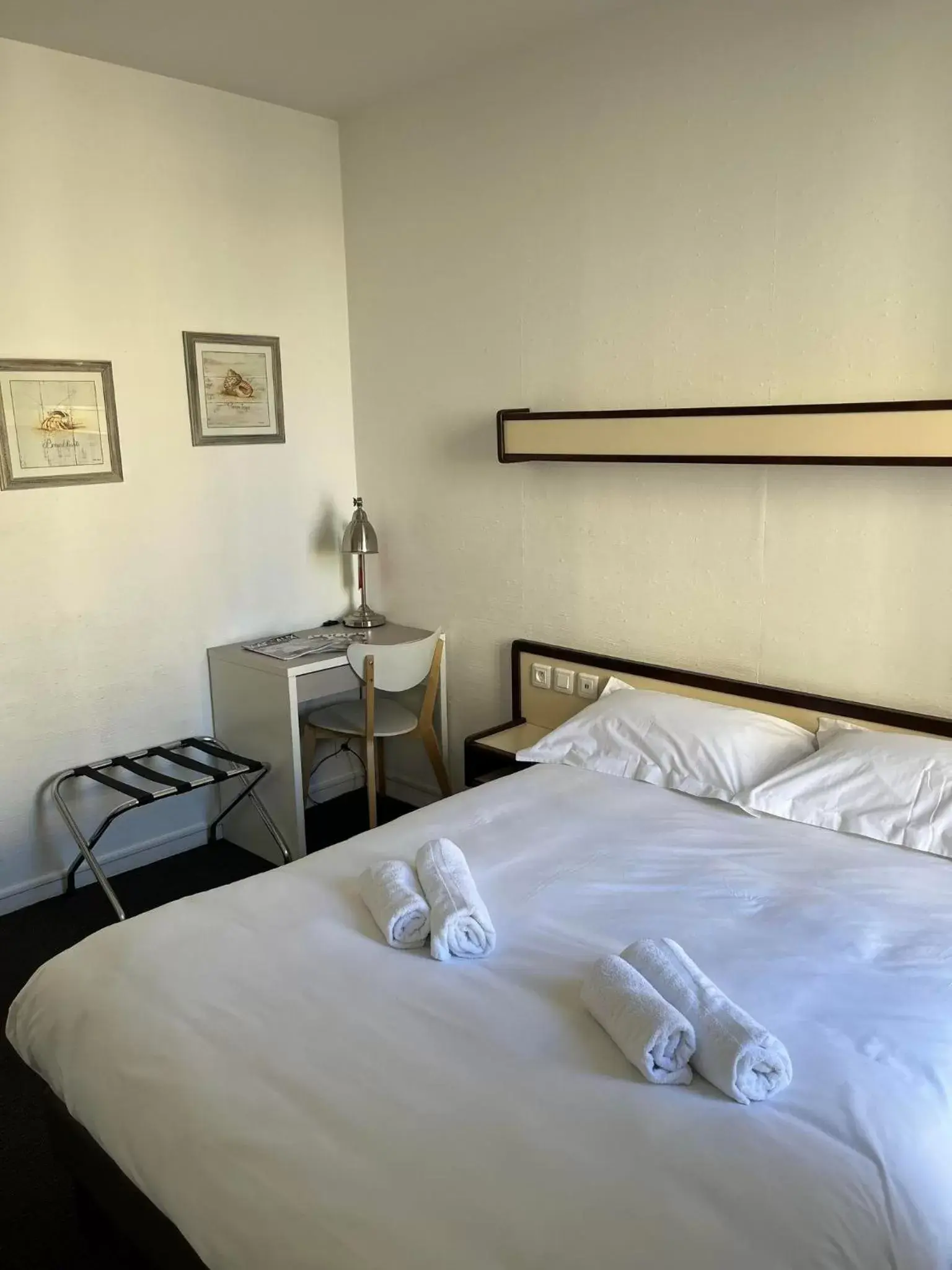 Bedroom, Bed in Brit Hotel Des Grands Hommes - Bordeaux Centre
