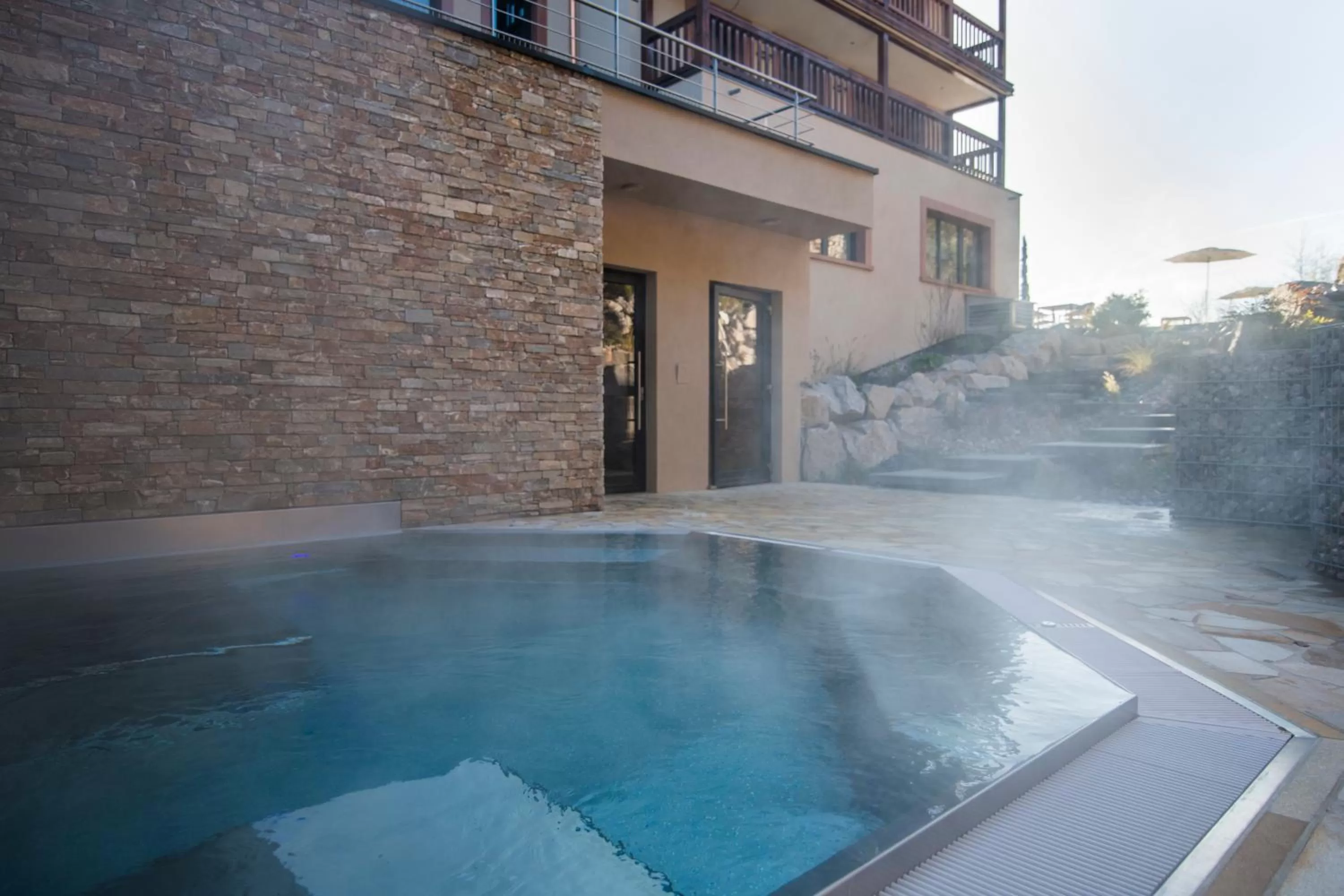 Hot Tub in Hostellerie Des Châteaux & Spa
