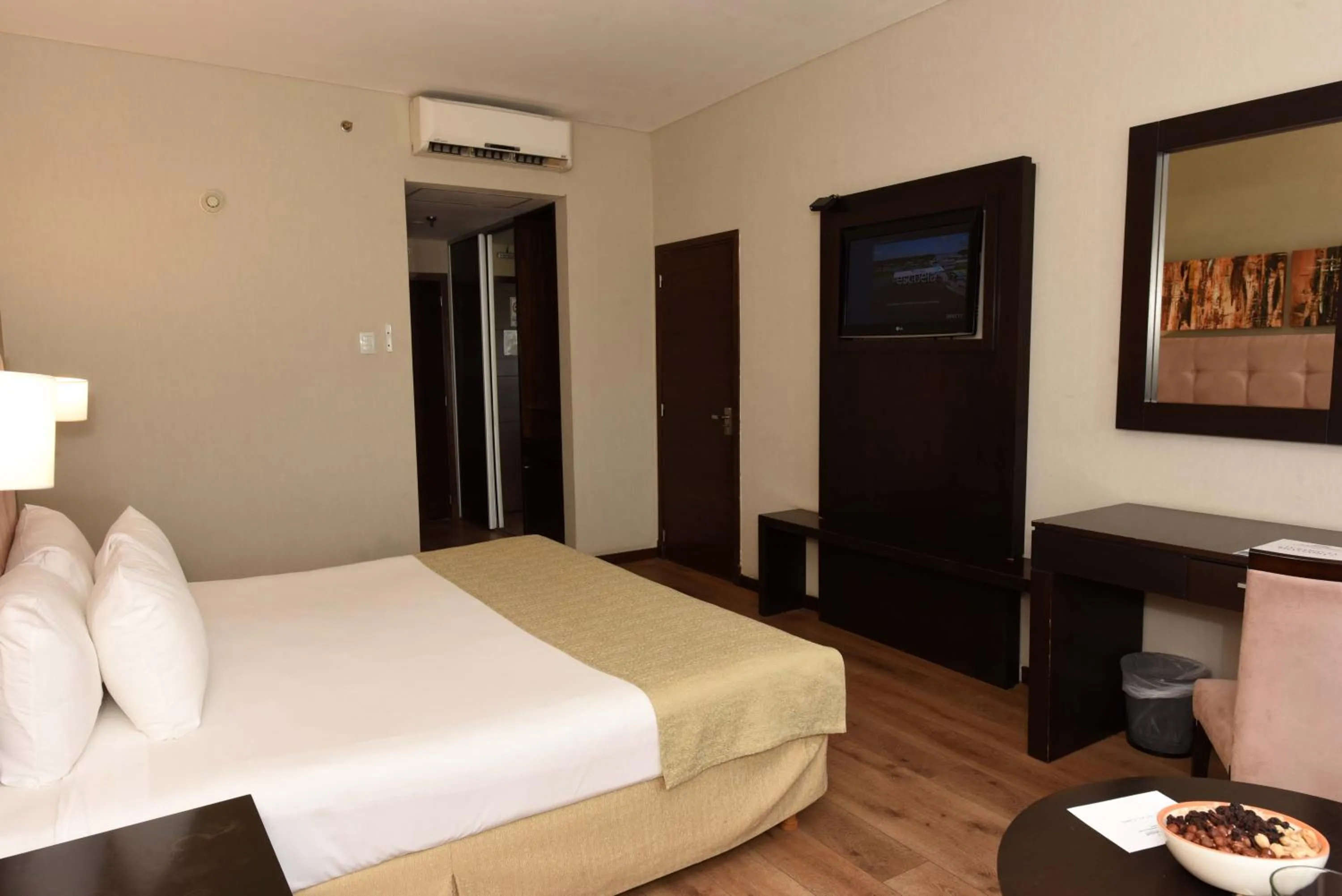 Bed in Howard Johnson Resort & Convention Center Ezeiza