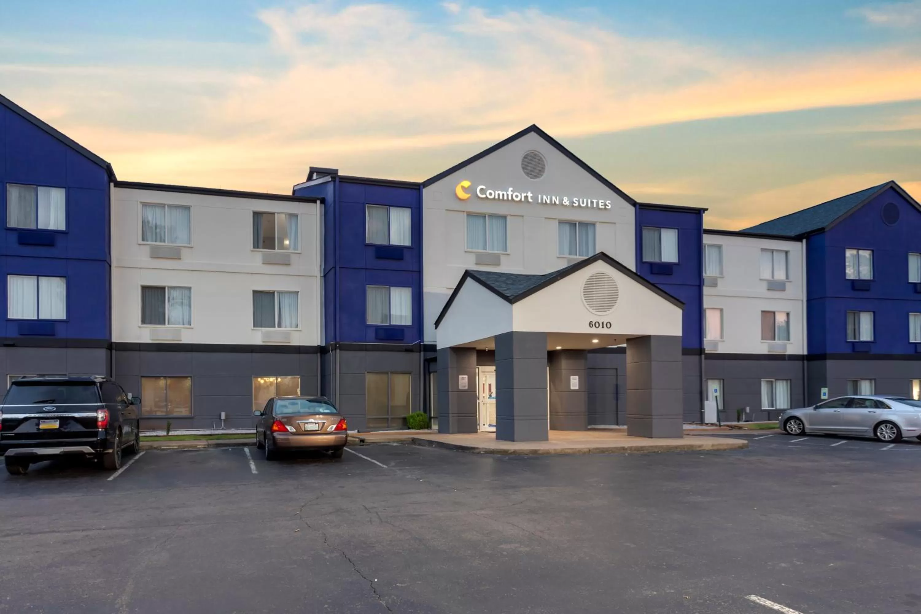 Property building in Comfort Inn & Suites Memphis East