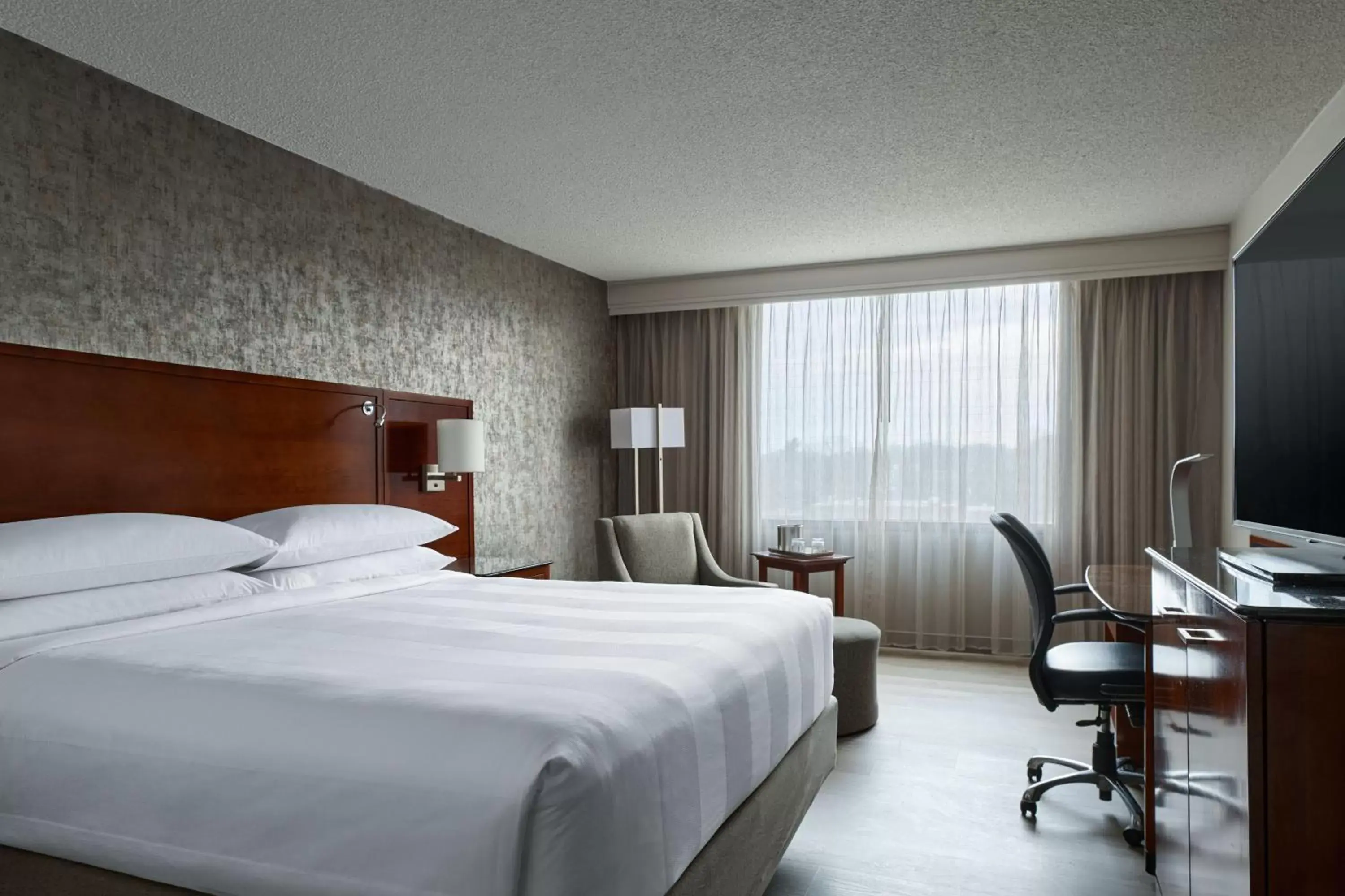 Photo of the whole room, Bed in Hanover Marriott