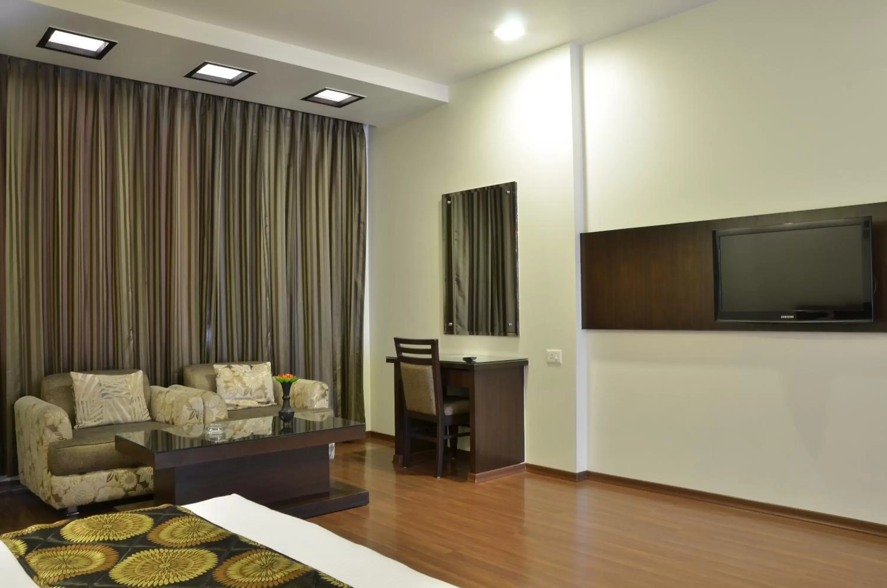 Bedroom, Seating Area in Best Western Swing High Katra