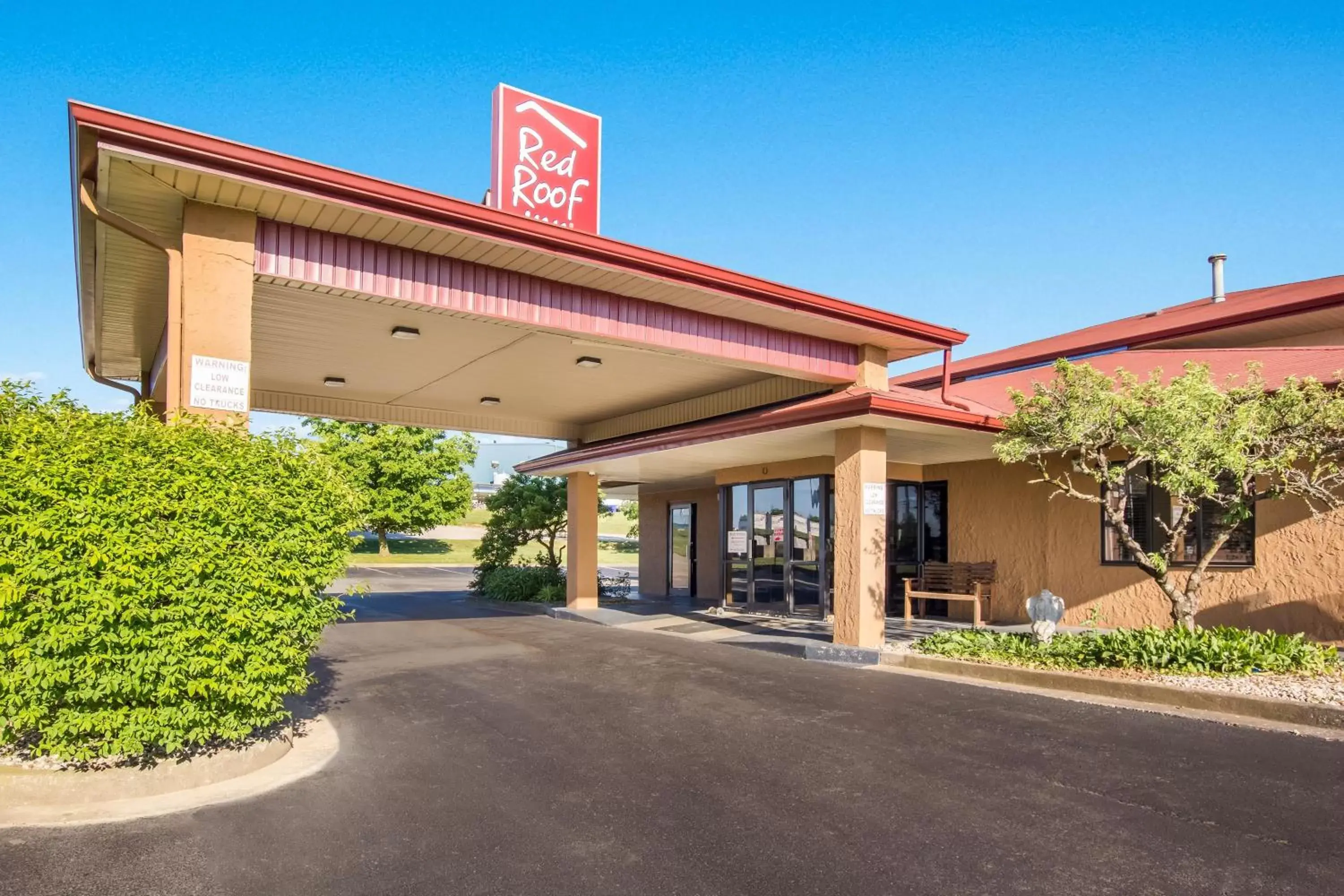 Property Building in Red Roof Inn Shelbyville