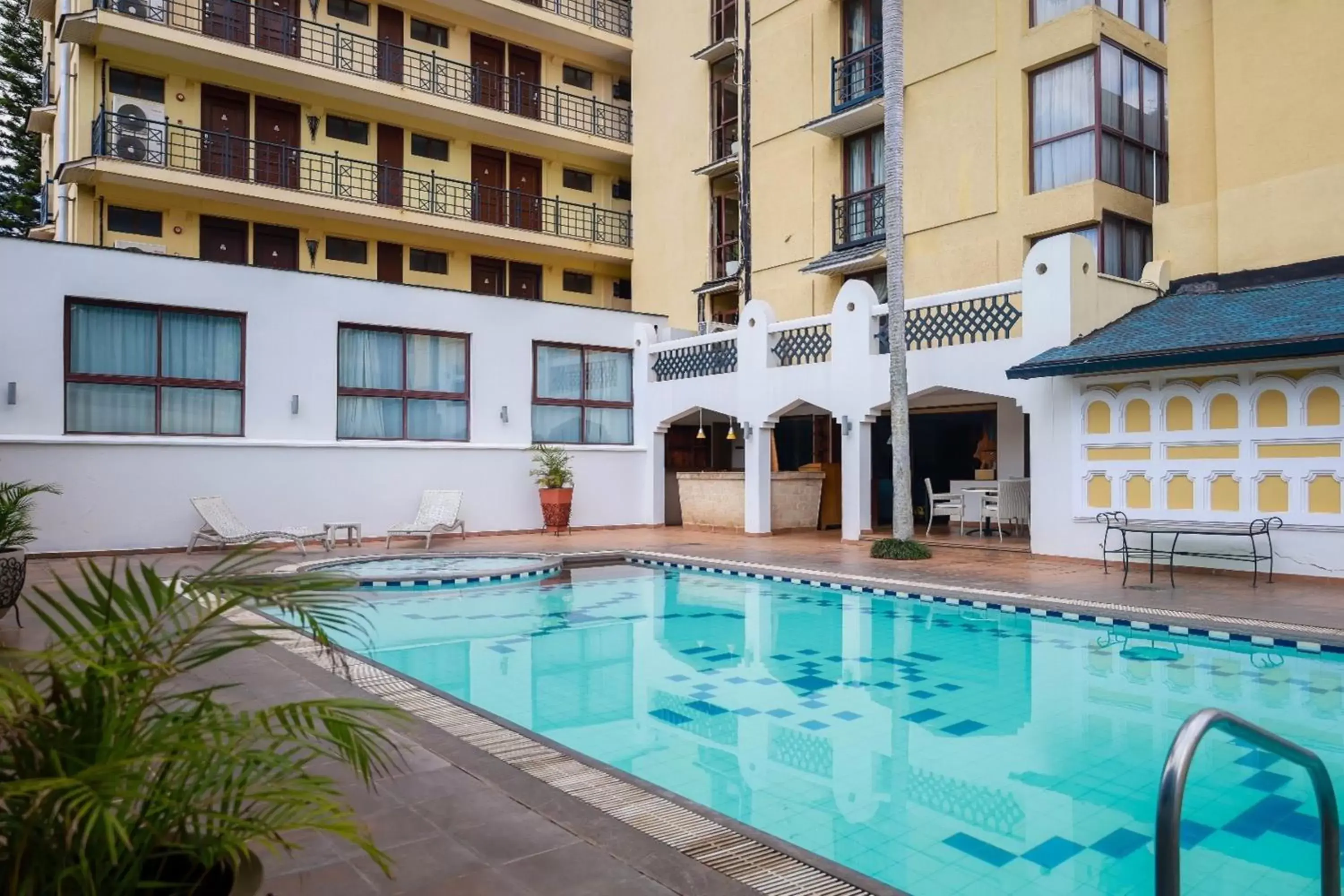 Swimming Pool in The Heron Hotel