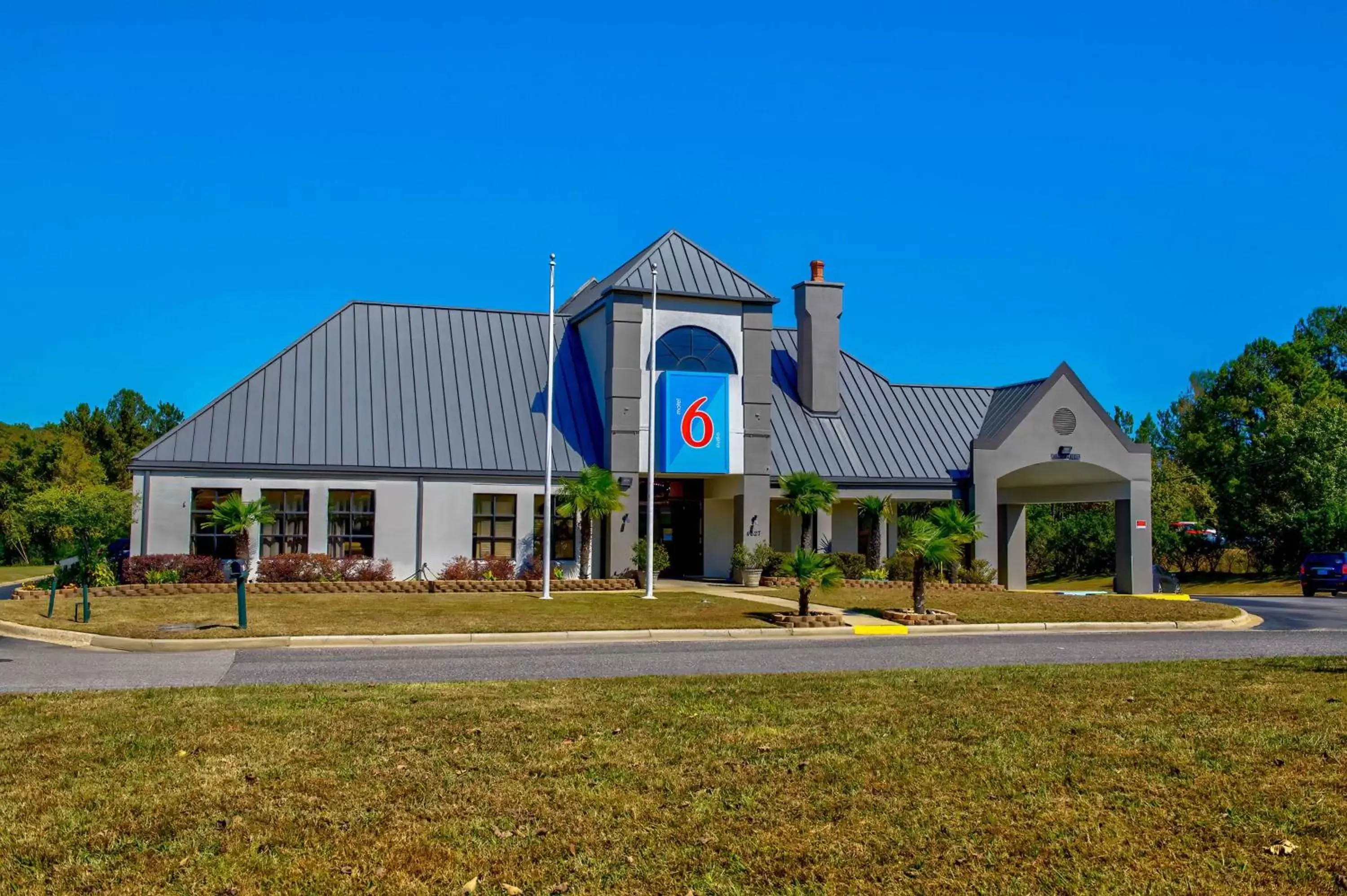 Property Building in Motel 6 Birmingham, AL - Medical Center