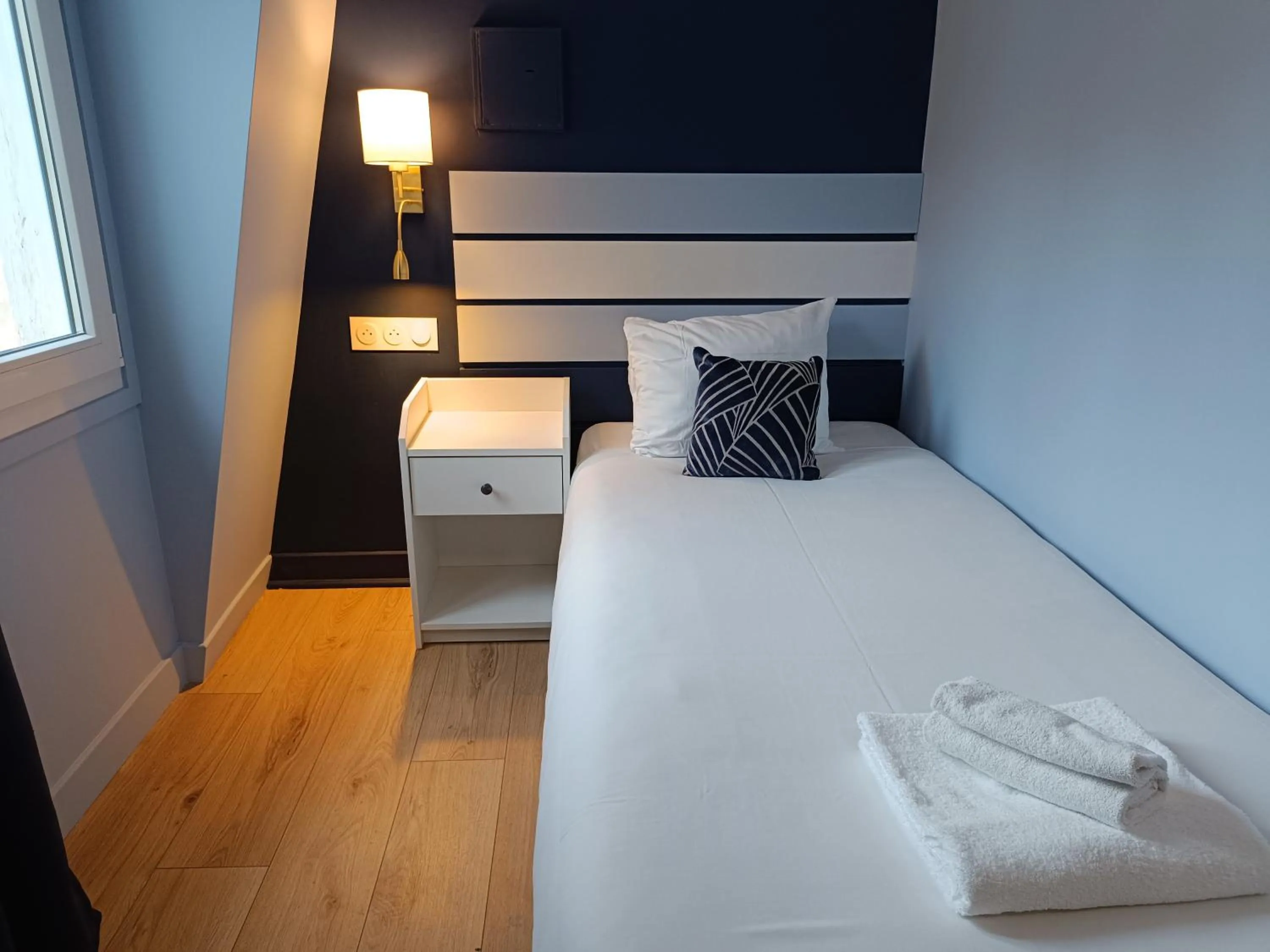 Bed in Hôtel Apollo Opéra