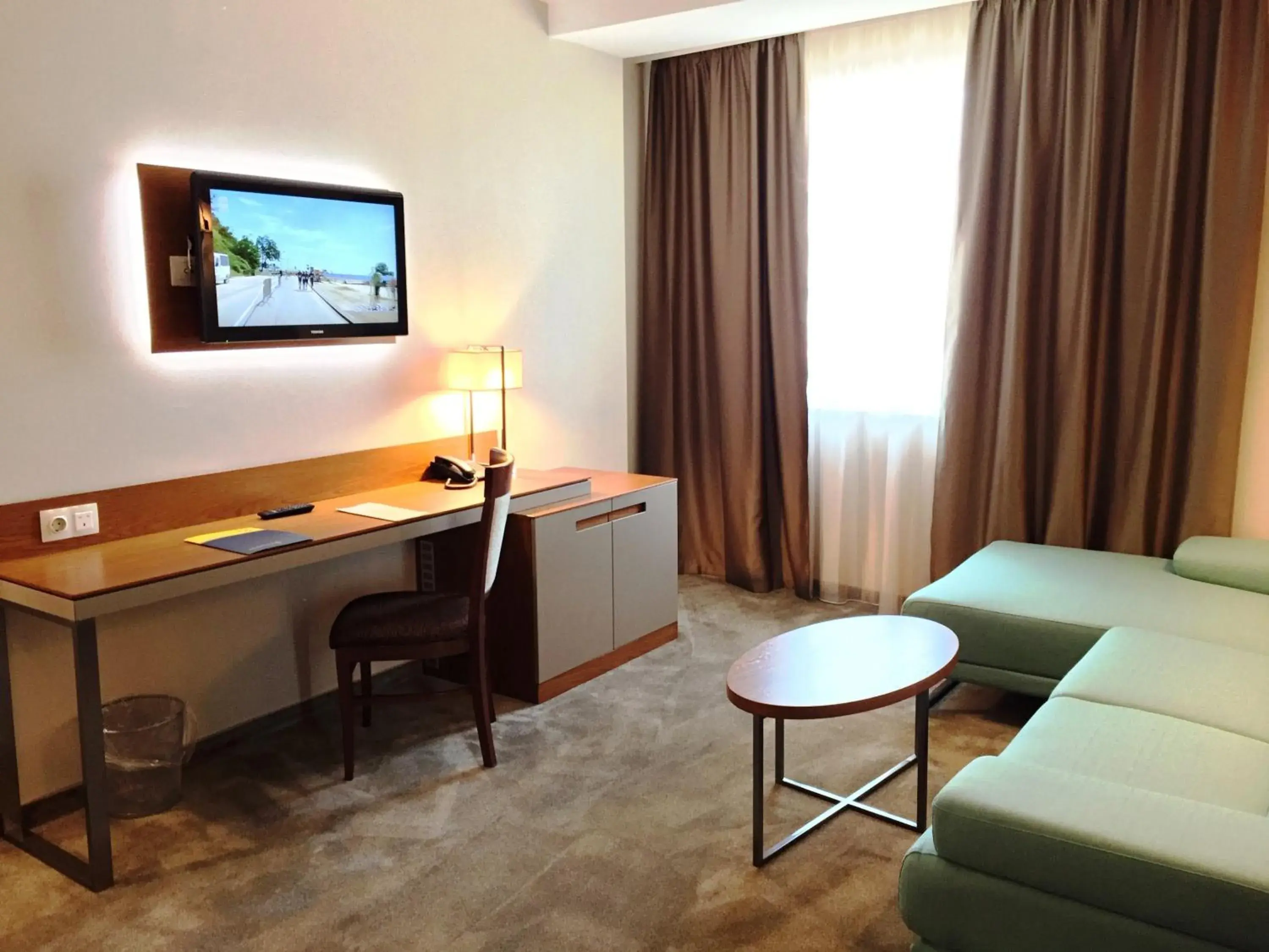 Living room, TV/Entertainment Center in Hotel Golden Tulip Varna