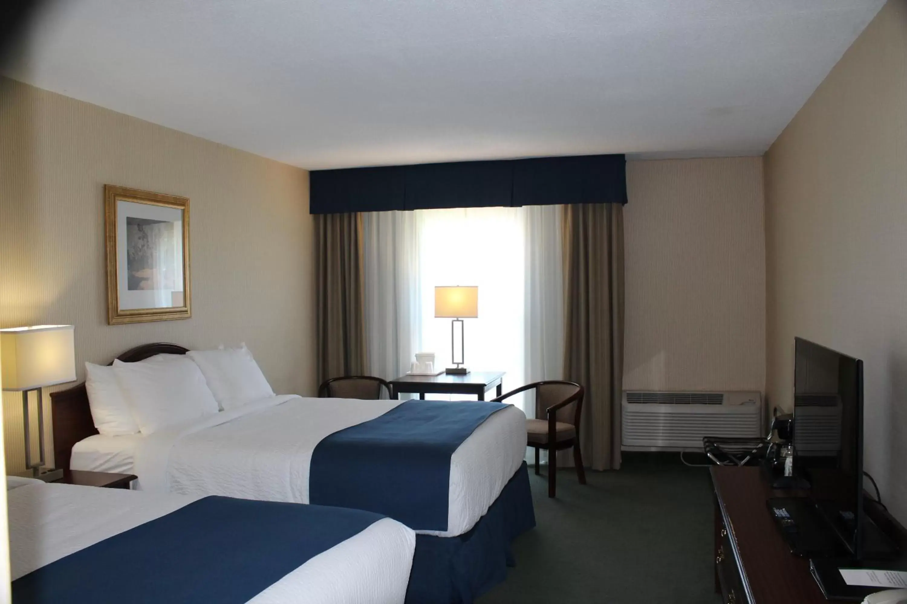 Queen Room with Two Queen Beds - Non-Smoking in Quality Inn Owen Sound