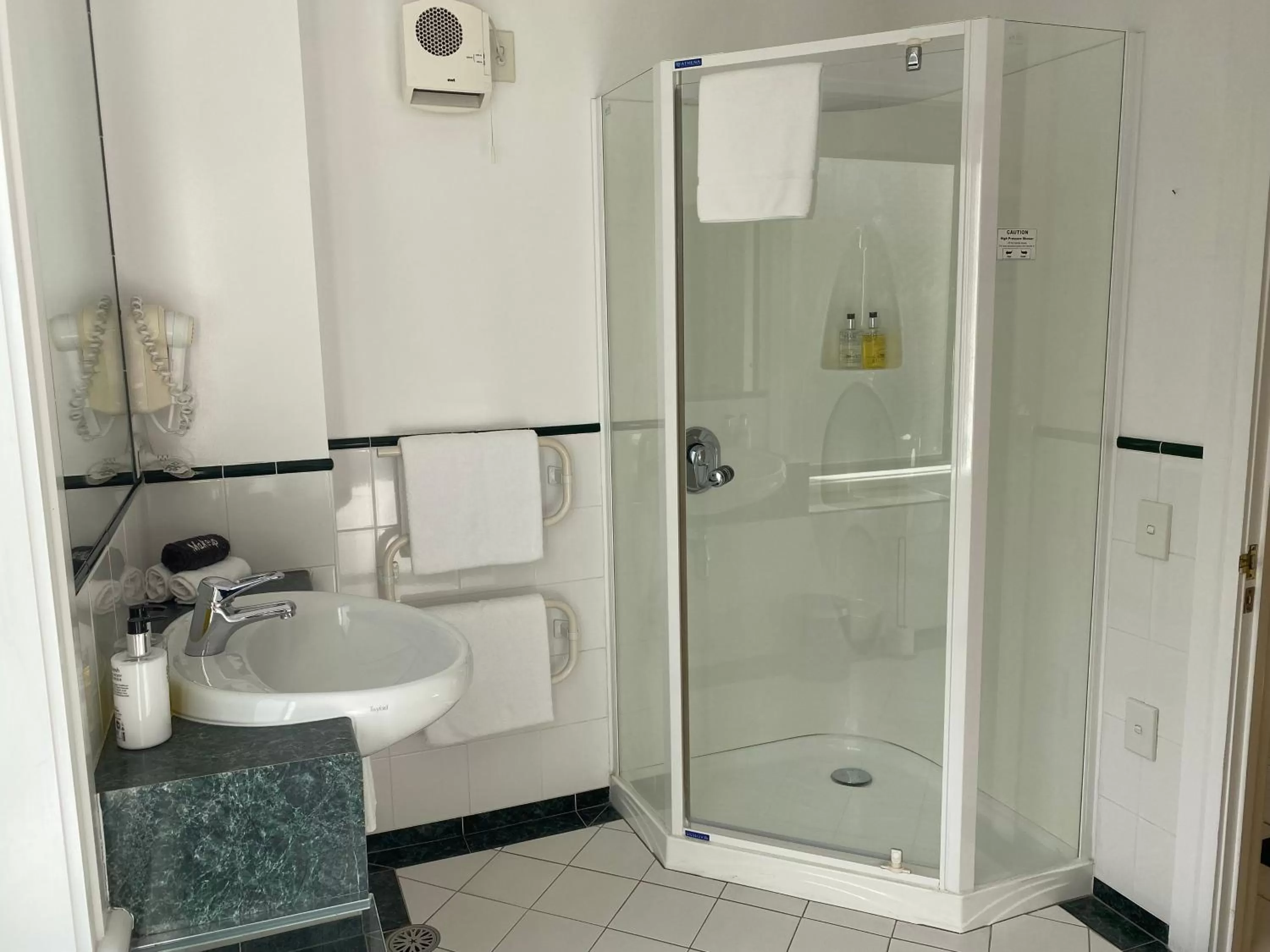 Bathroom in Motel On York