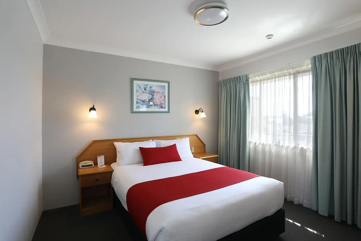 Bedroom, Bed in Redhill Tamworth Motor Inn and Conference Centre