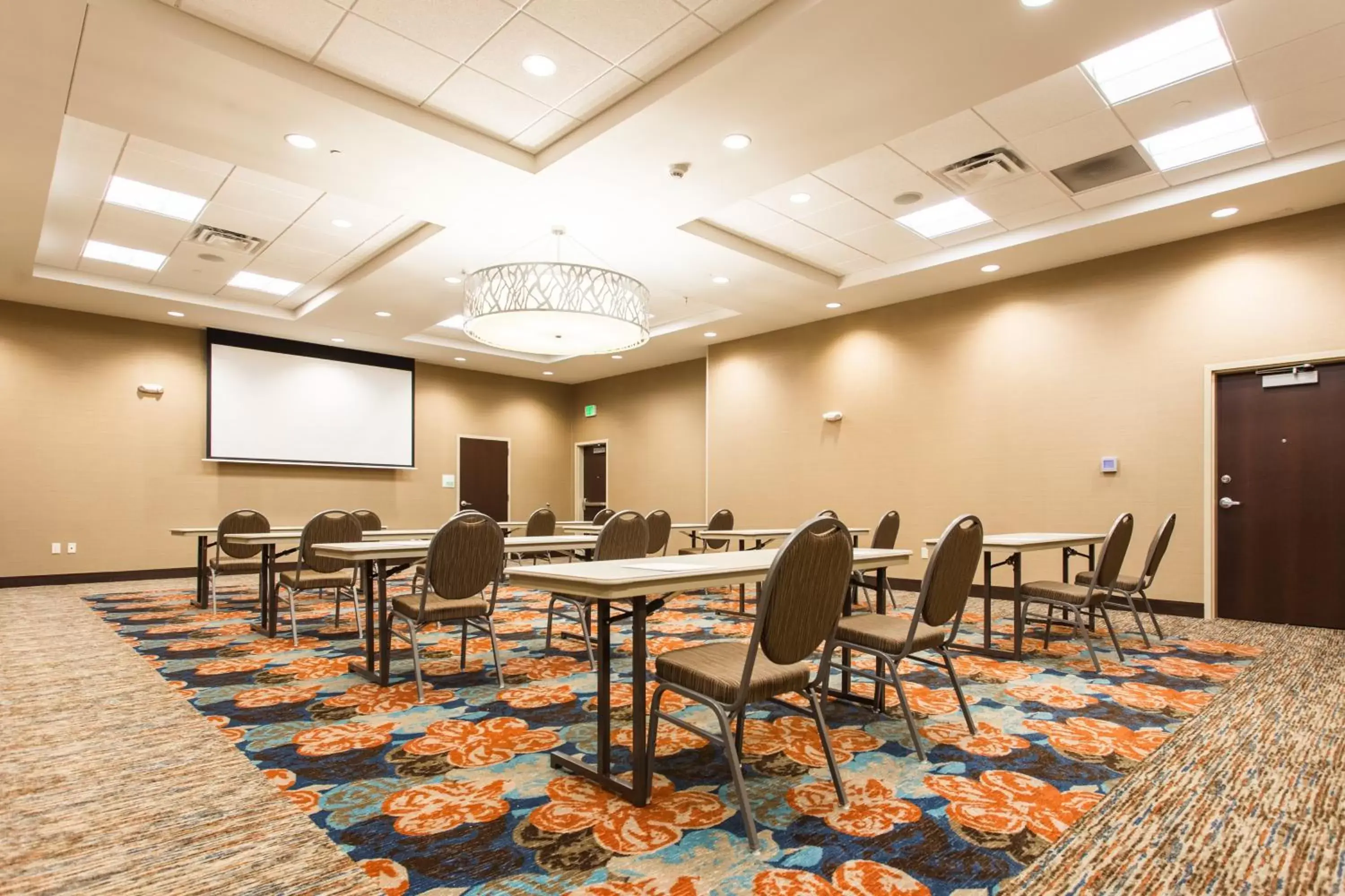 Meeting/conference room in Holiday Inn Hotel & Suites Chattanooga, an IHG Hotel