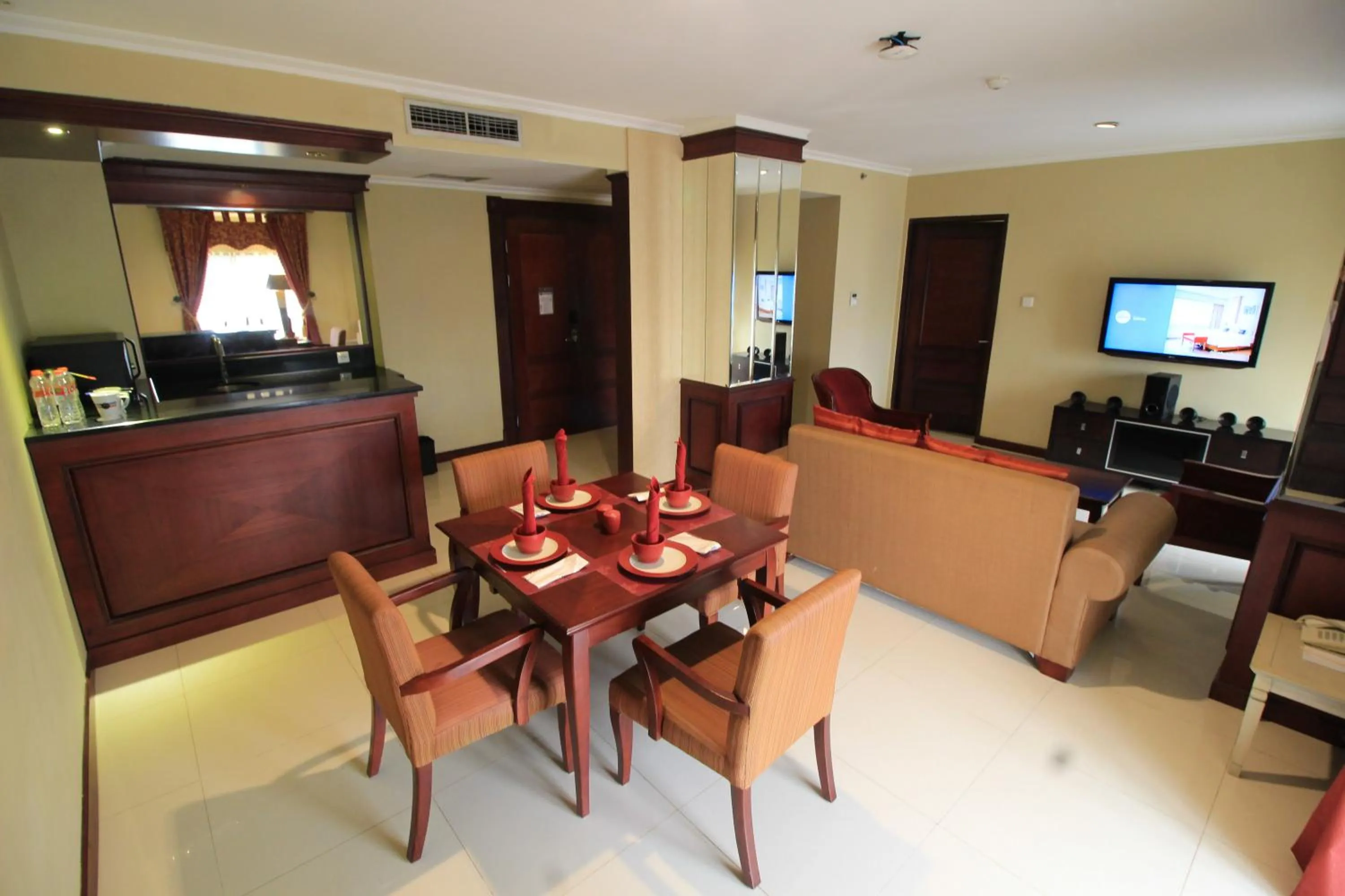 Dining area in Hotel Dafam Semarang