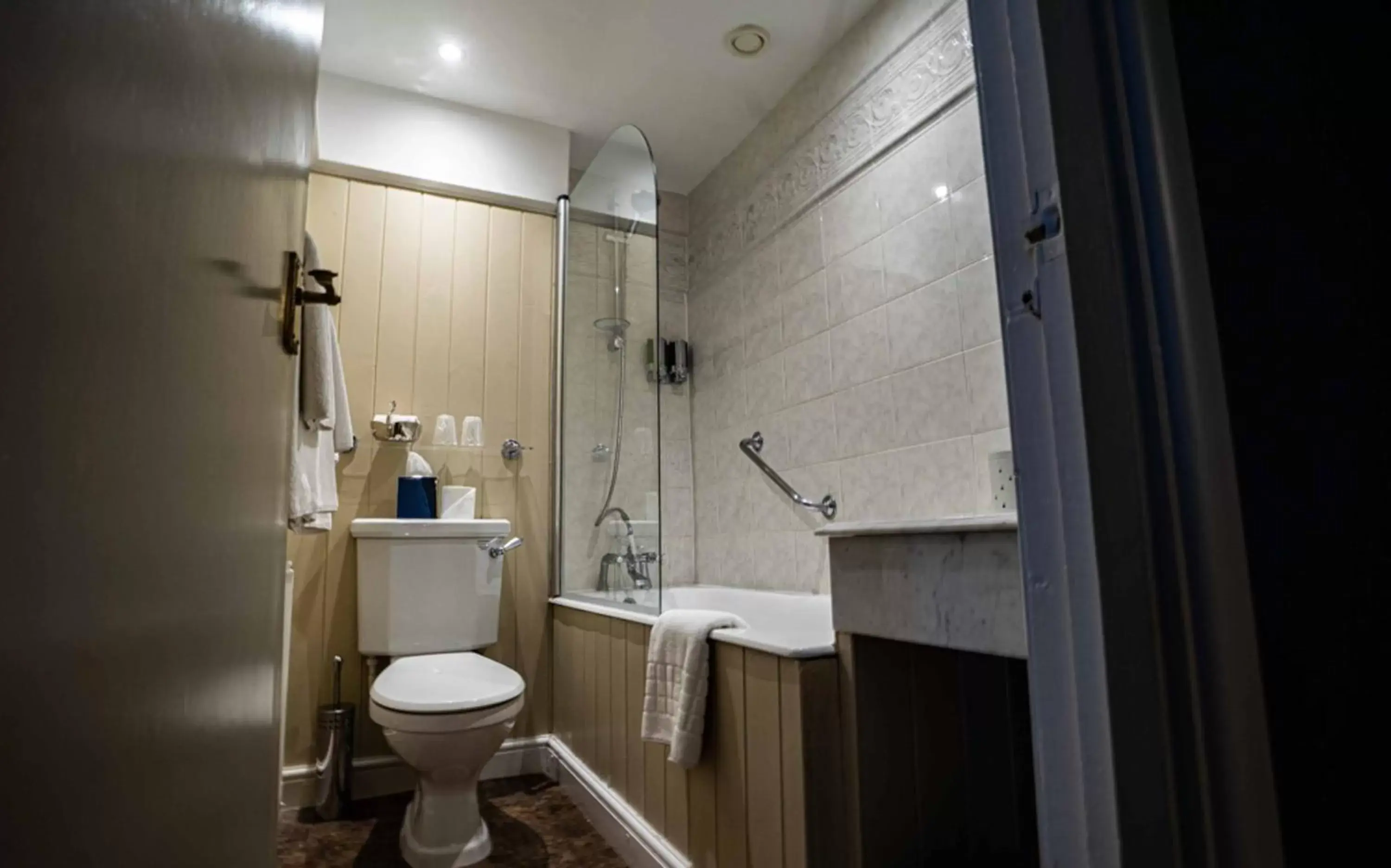 Bathroom in The Swan Hotel, Wells, Somerset