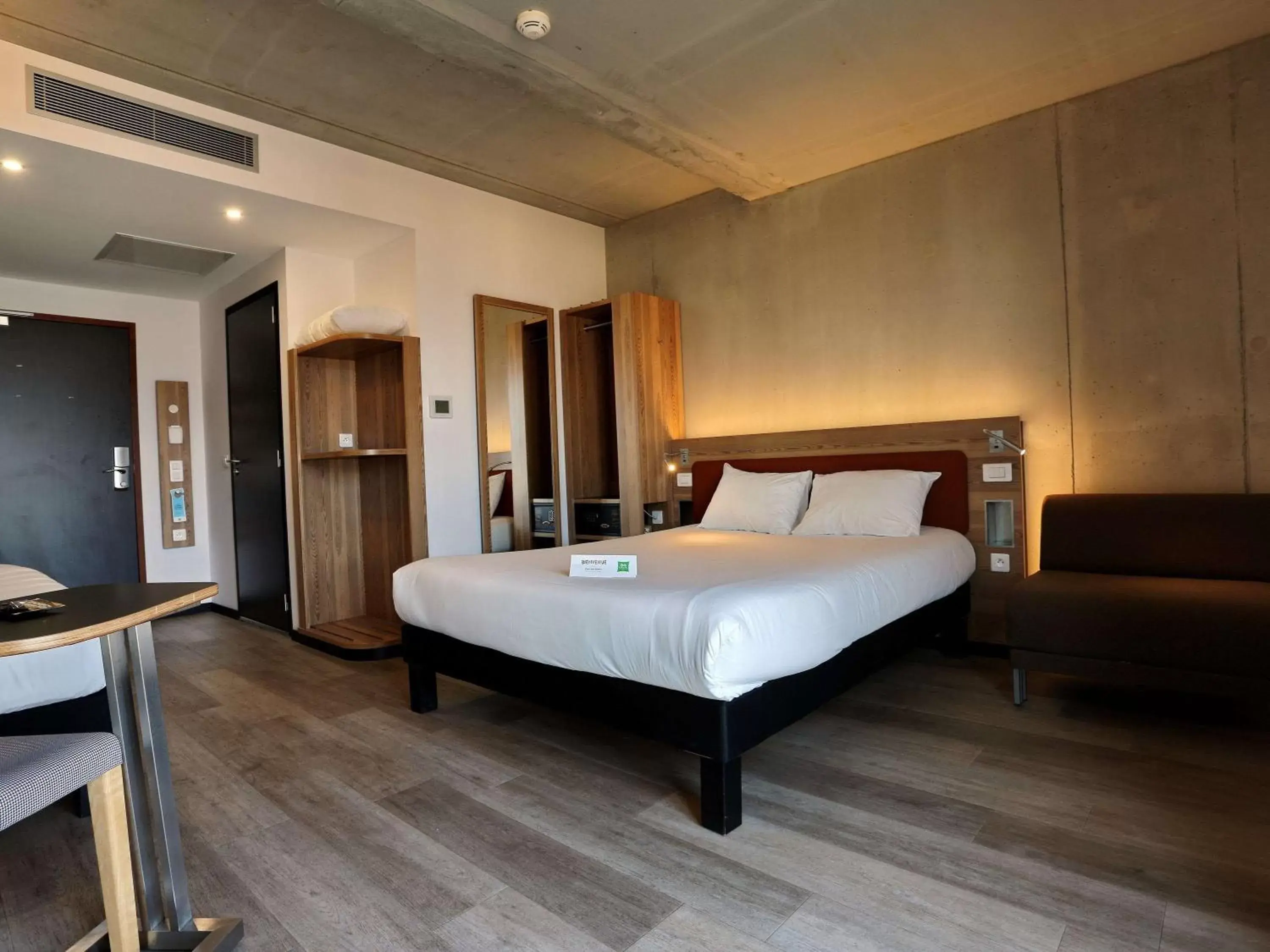 Photo of the whole room, Bed in ibis Styles Ajaccio Napoleon