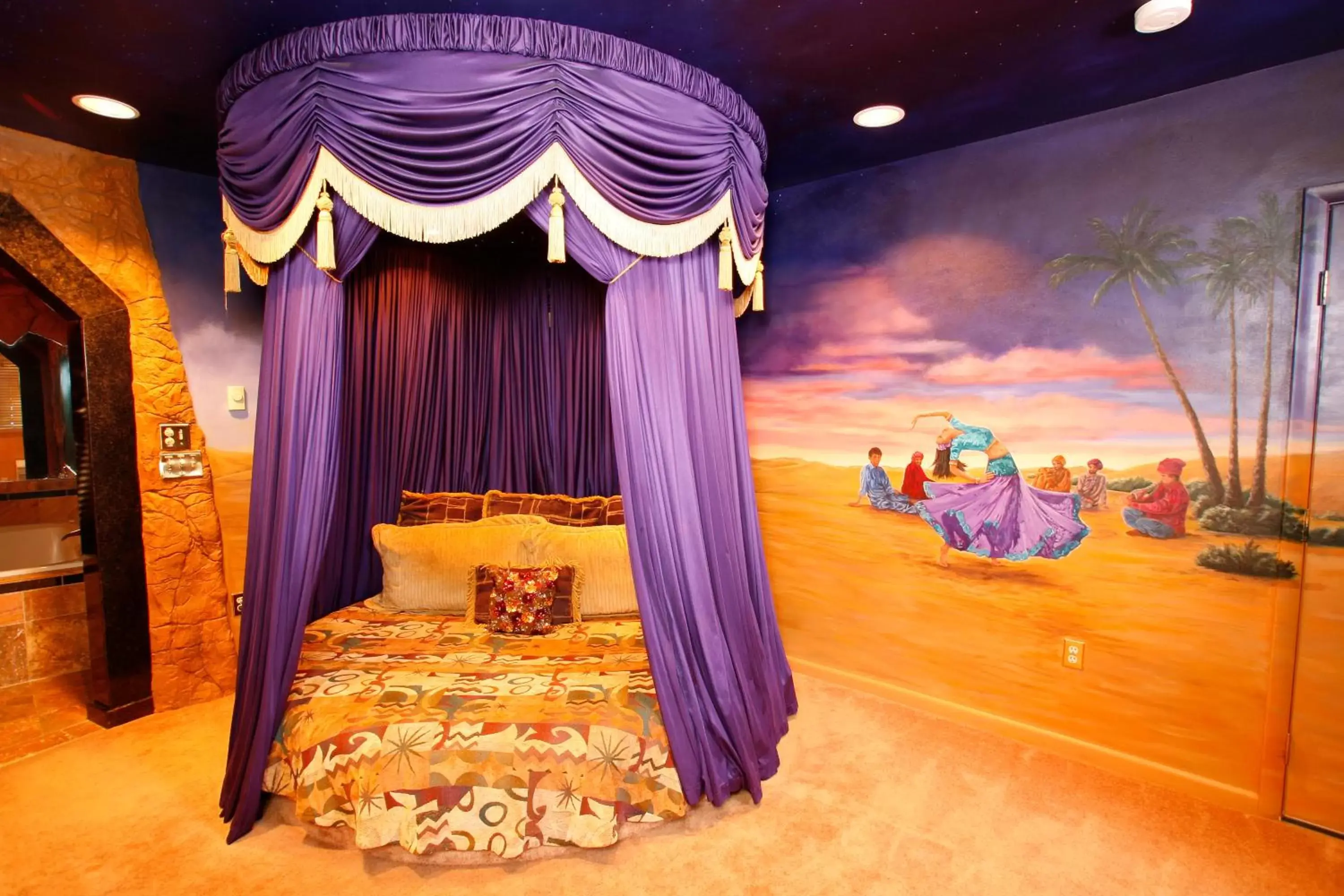 King Room - Arabian Nights Theme in Black Swan Inn Luxurious Theme Rooms