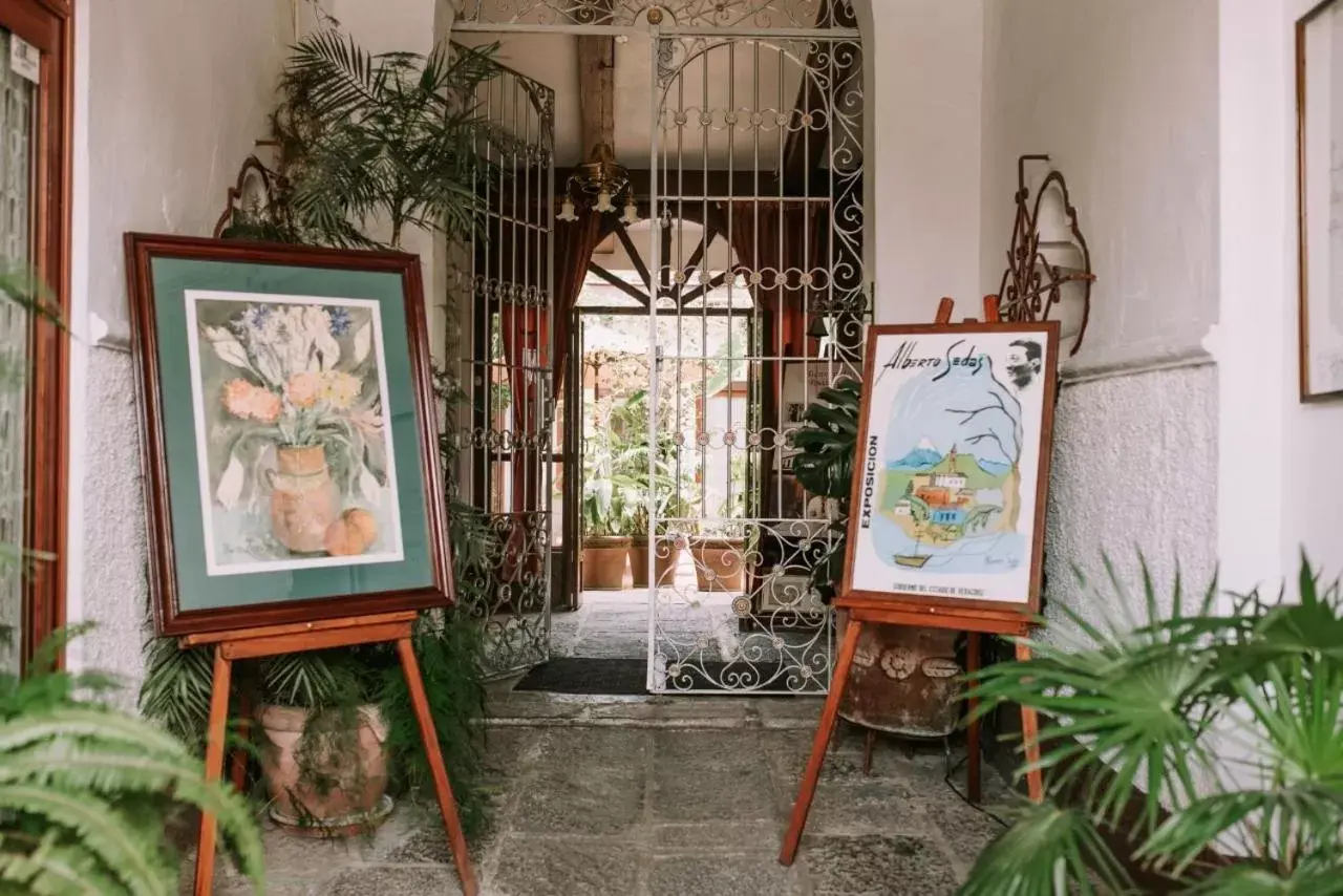 Facade/entrance in Posada Galeria Alberto Sedas