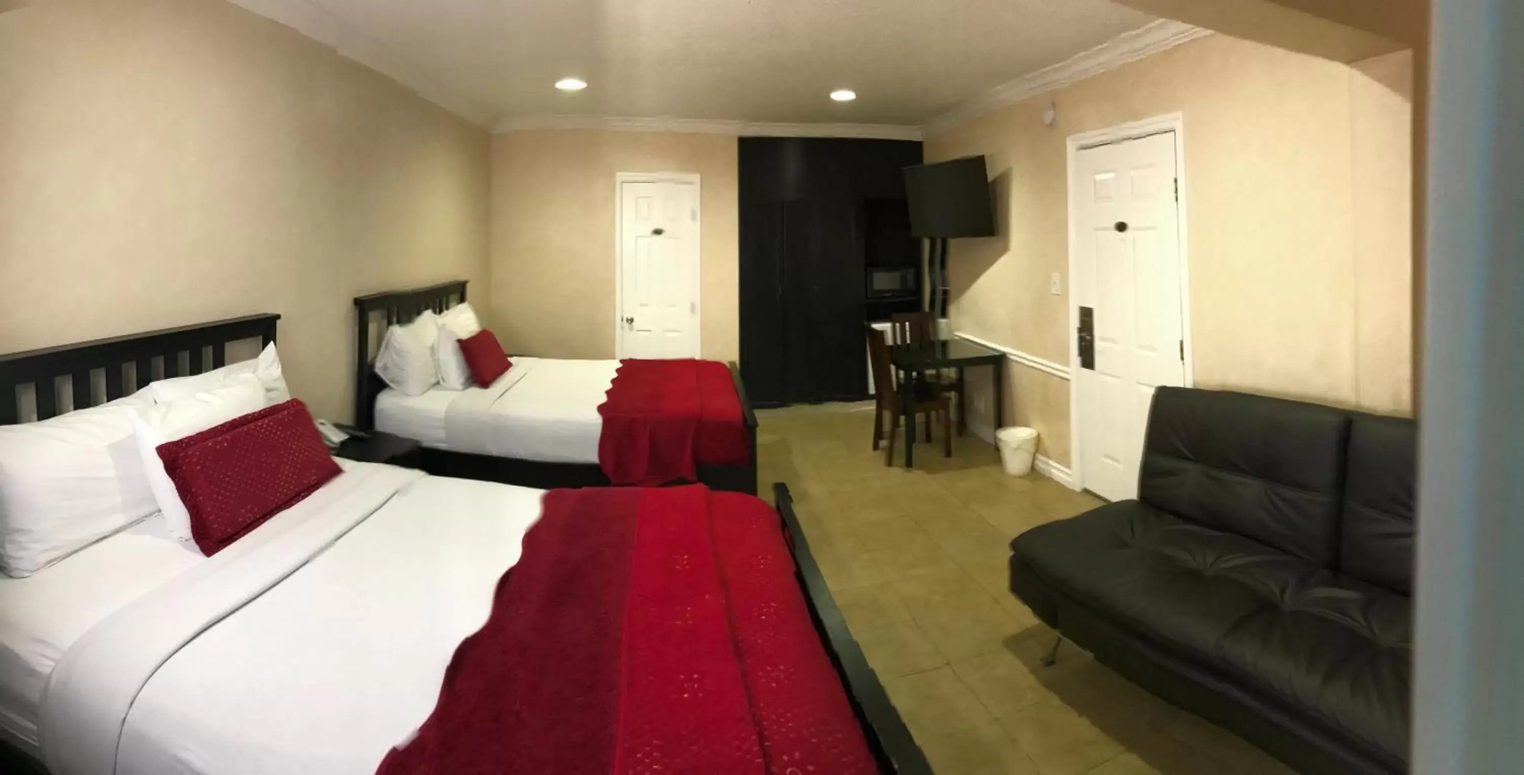 Photo of the whole room in Nite Inn at Universal City
