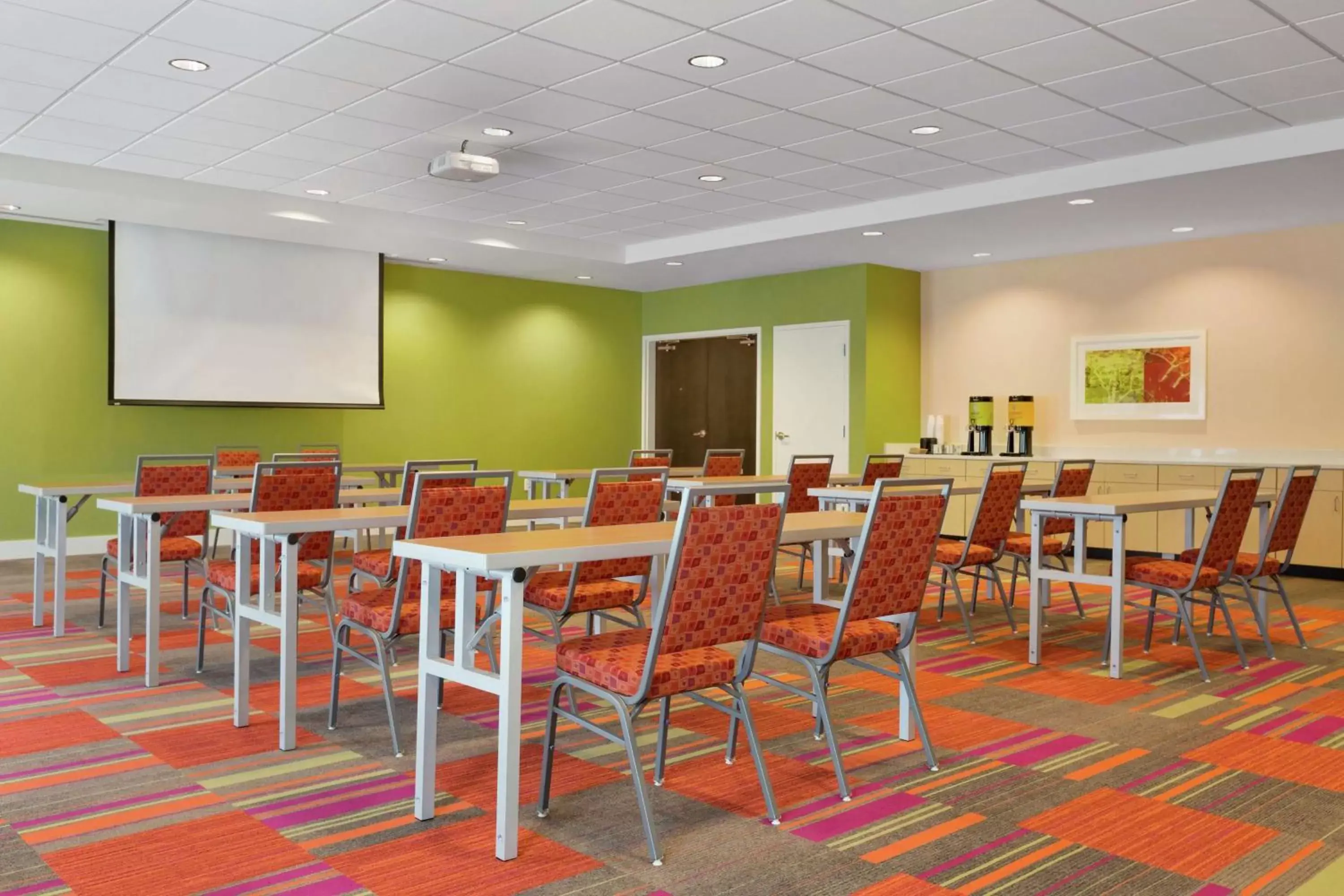 Meeting/conference room in Home2 Suites by Hilton Cartersville
