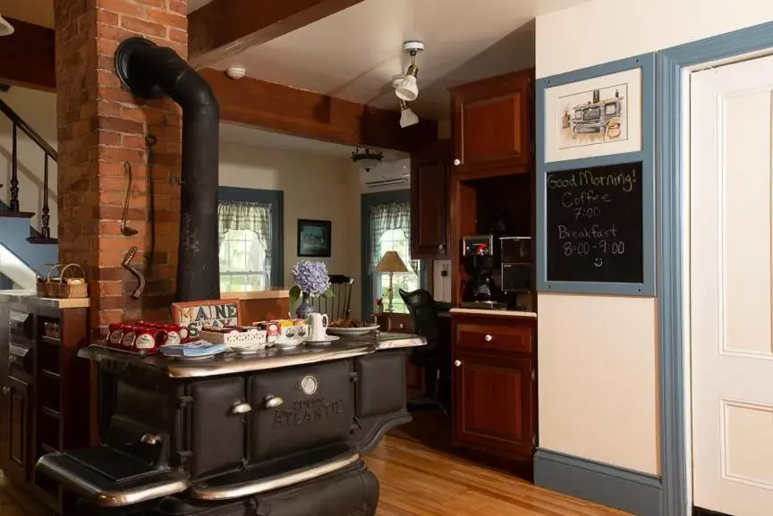 Kitchen or kitchenette in Camden Maine Stay Inn