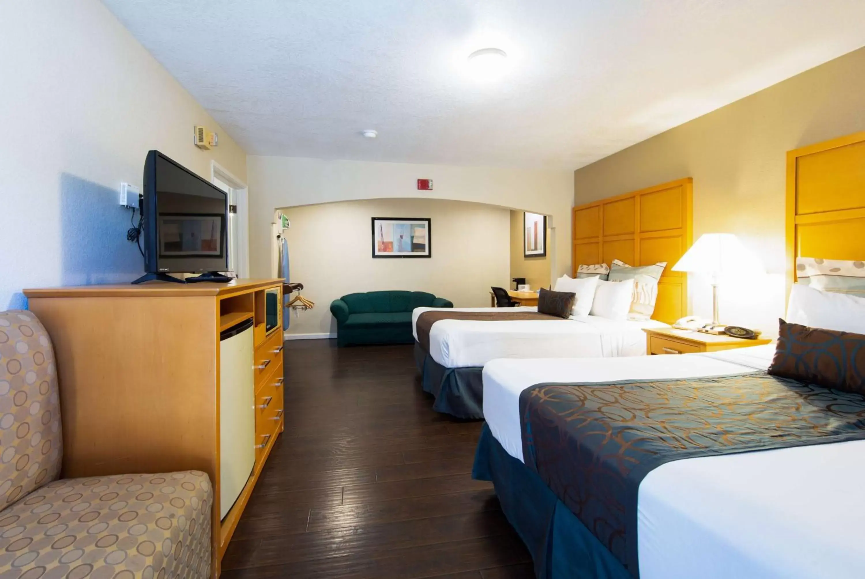Photo of the whole room in Travelodge by Wyndham Merced Yosemite