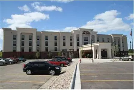 Property Building in Hampton Inn & Suites Brookings