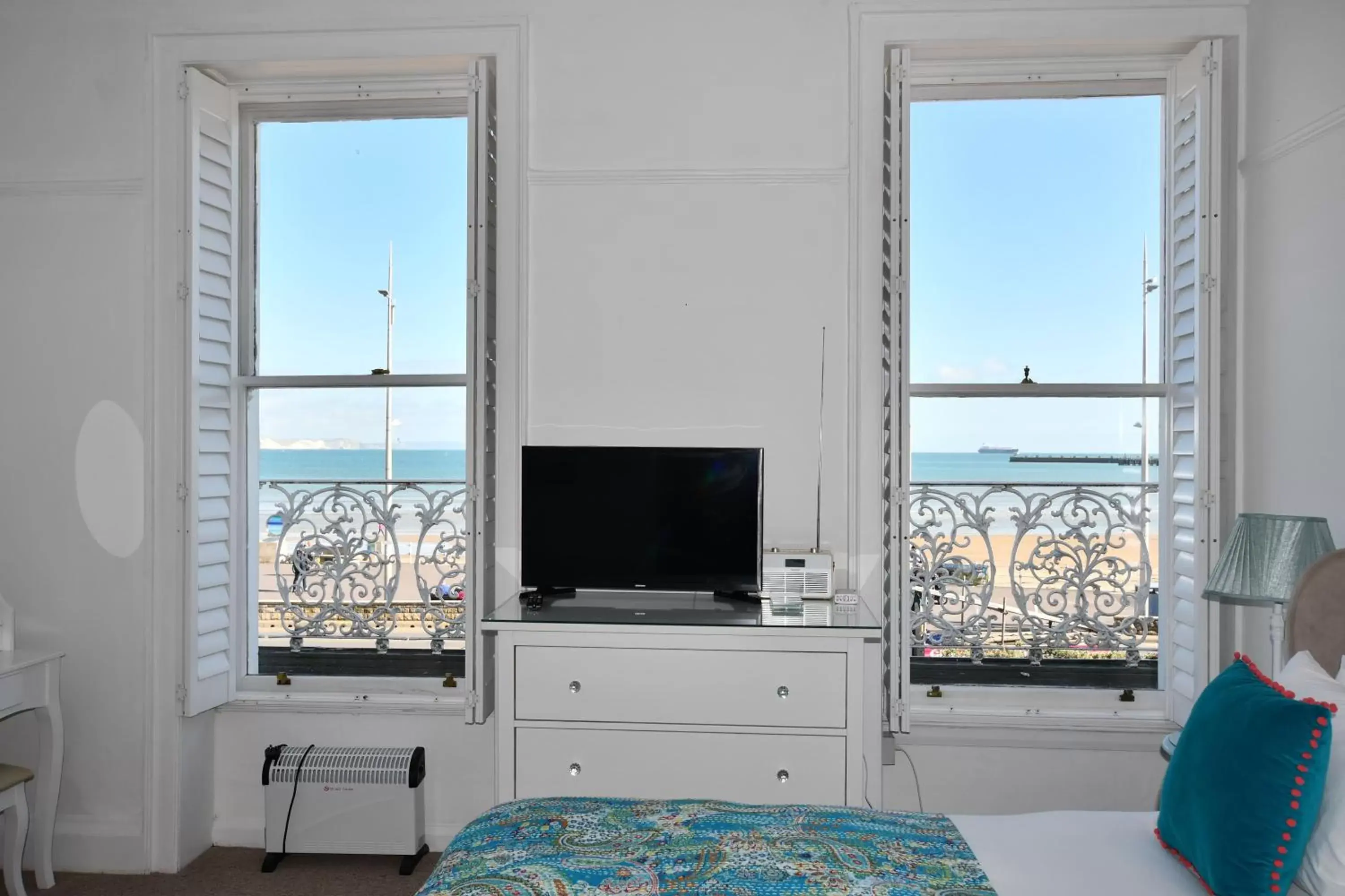 Sea view, TV/Entertainment Center in No. 98 Boutique Hotel