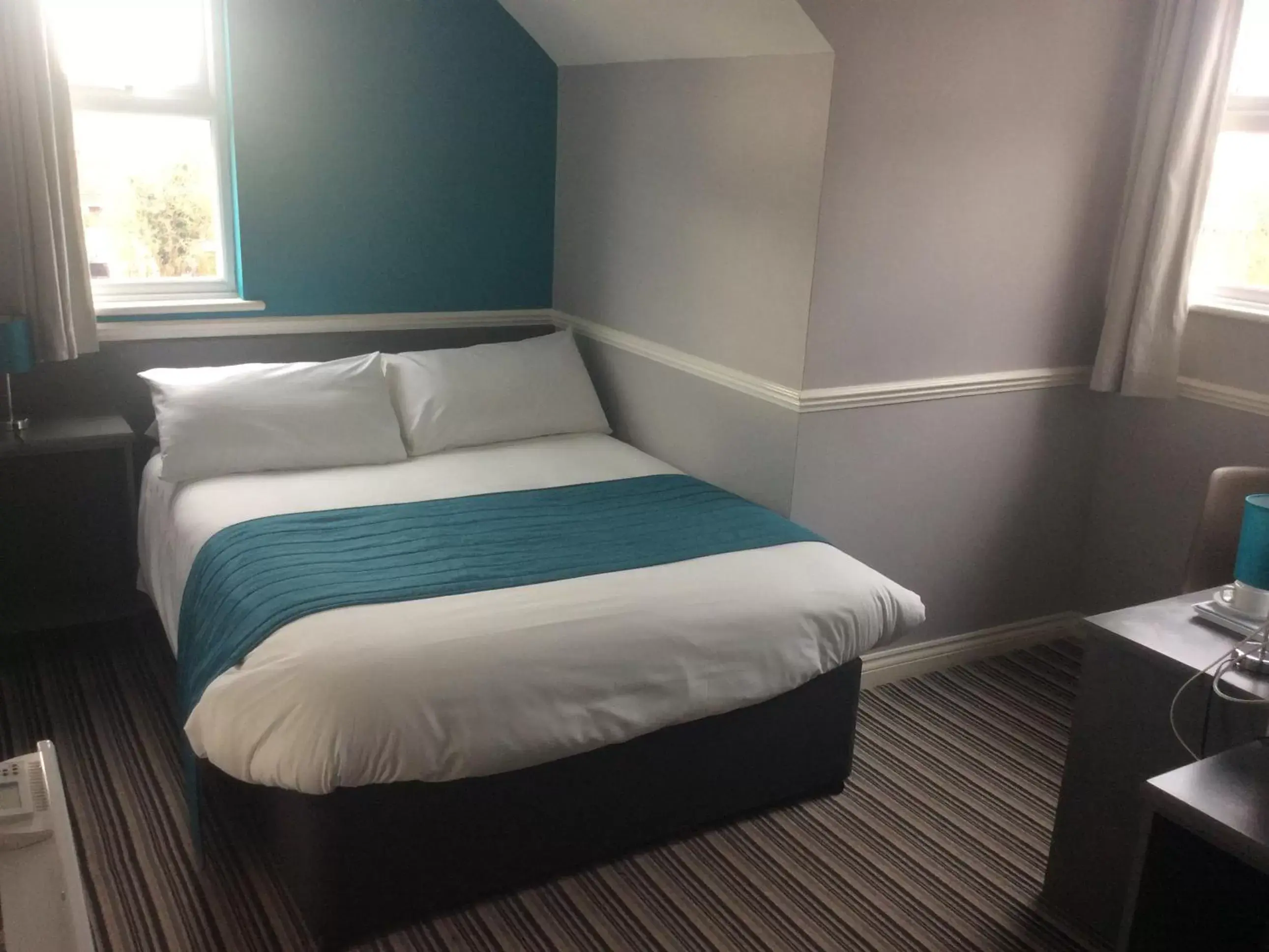 Single Room with Shower - single occupancy in Oyster Fleet Hotel