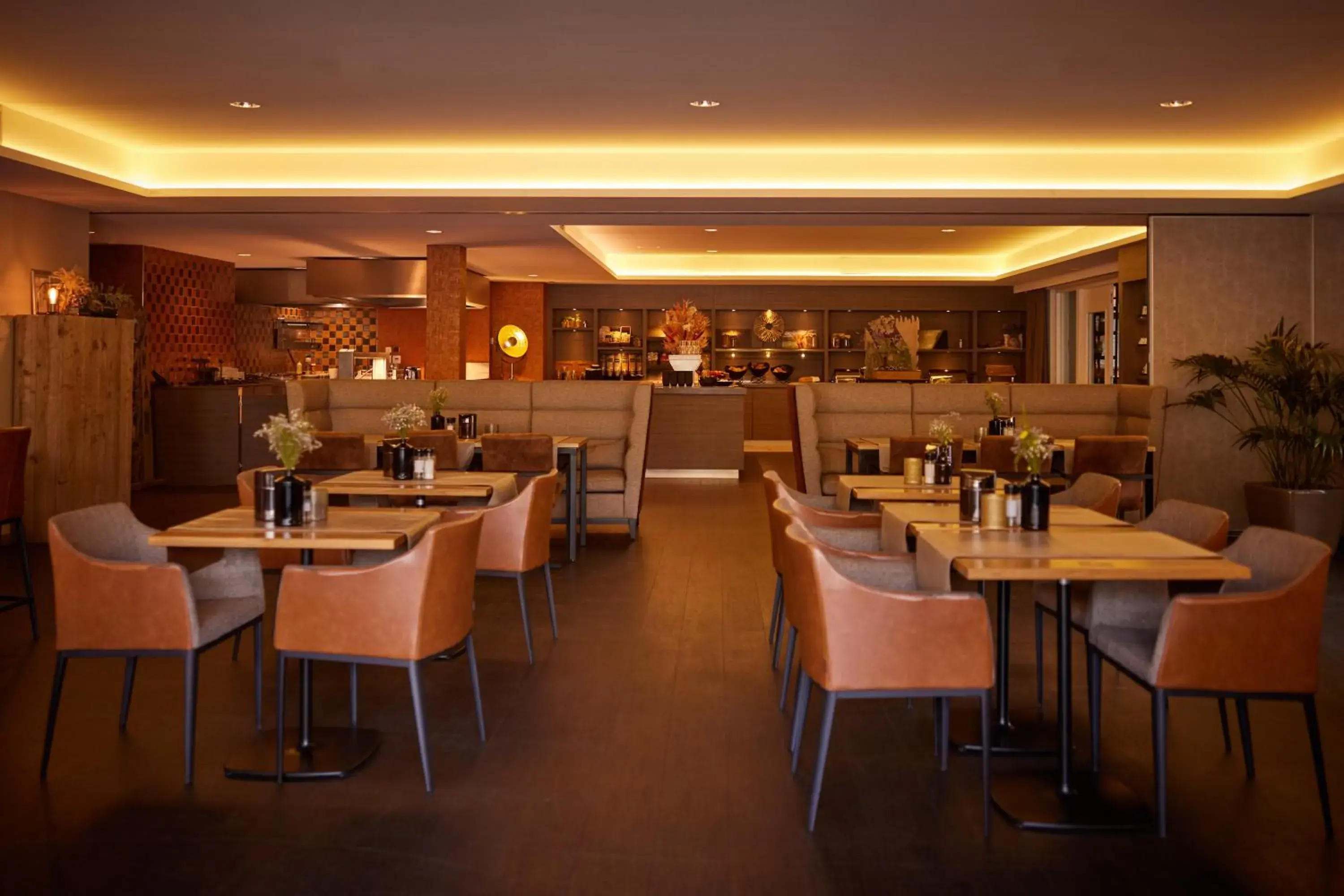 Restaurant/Places to Eat in Van der Valk Hotel Dennenhof