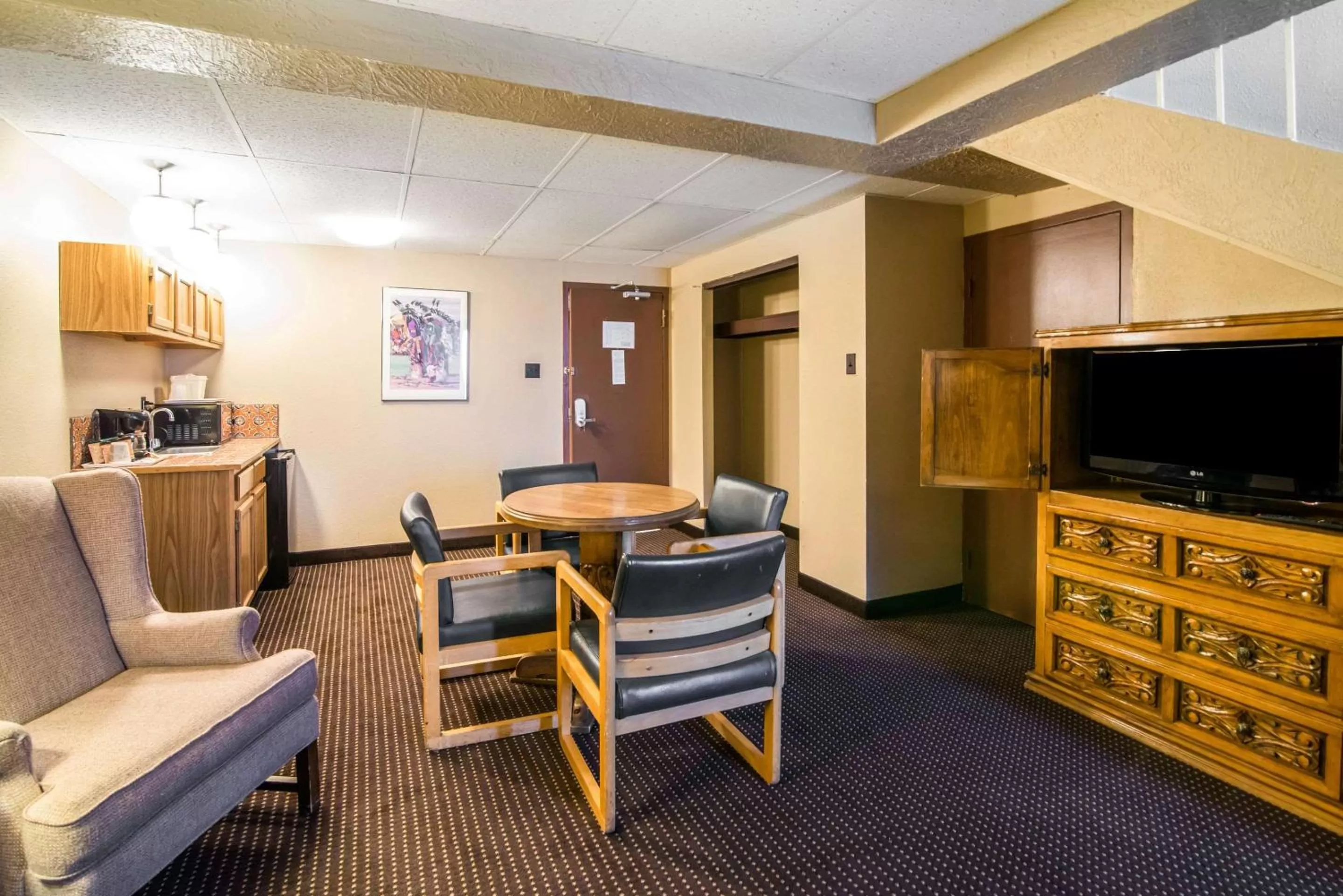 Photo of the whole room in Quality Inn