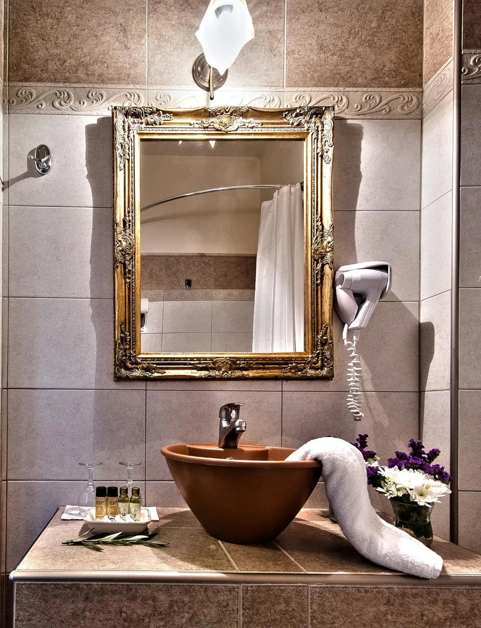 Bathroom in Hotel Doupiani House