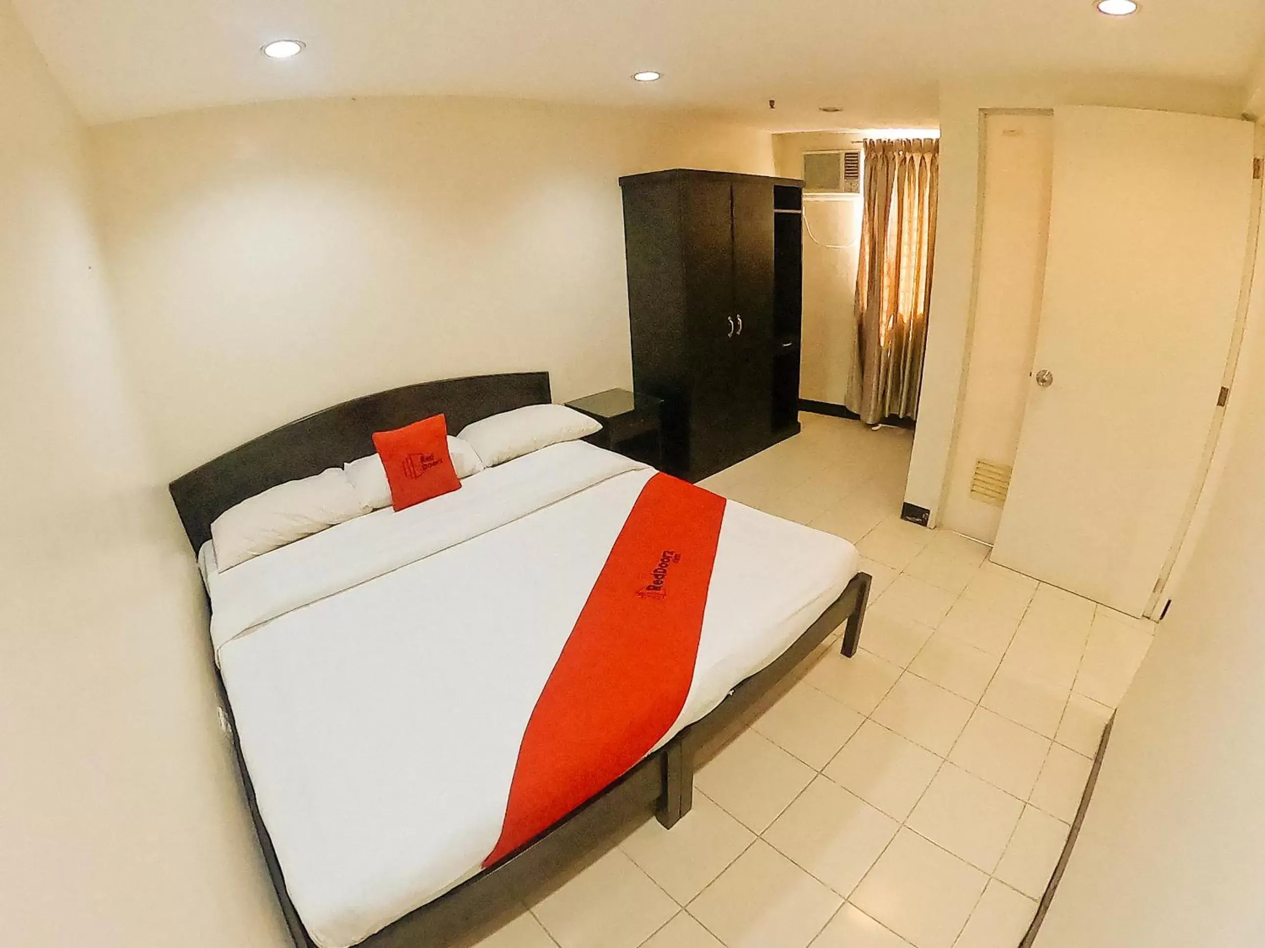 Two-Bedroom Suite in RedDoorz Plus @ Mabolo Cebu Two-Bedroom Suite in RedDoorz Plus @ Mabolo Cebu