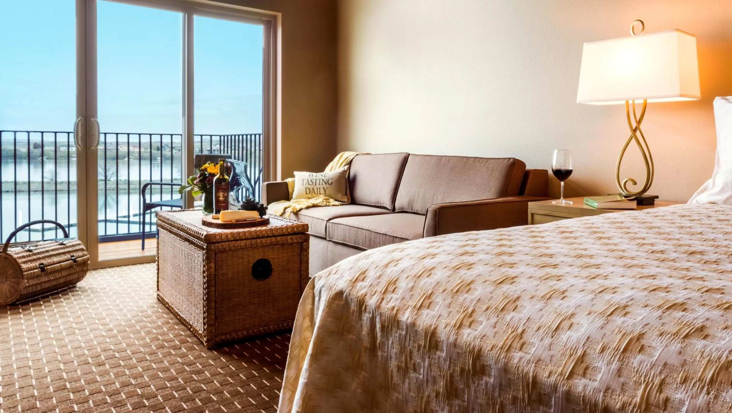 View (from property/room), Bed in The Lodge at Columbia Point