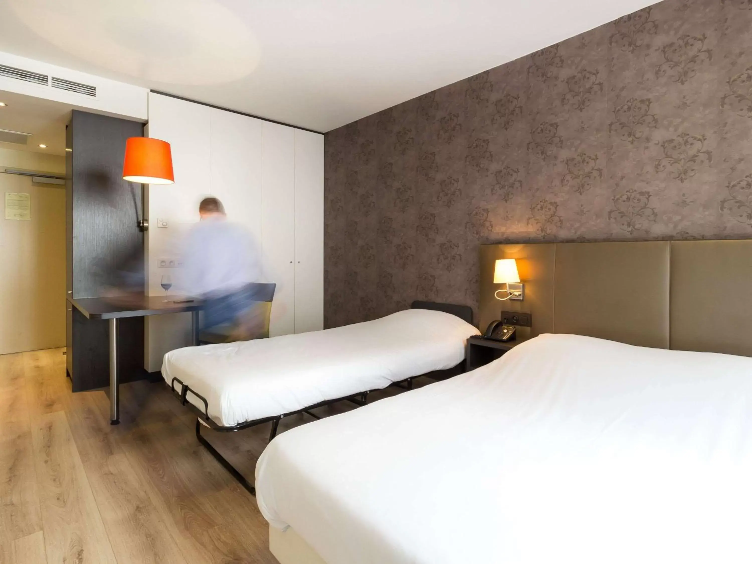 Photo of the whole room, Bed in ibis Styles Hotel Brussels Centre Stéphanie