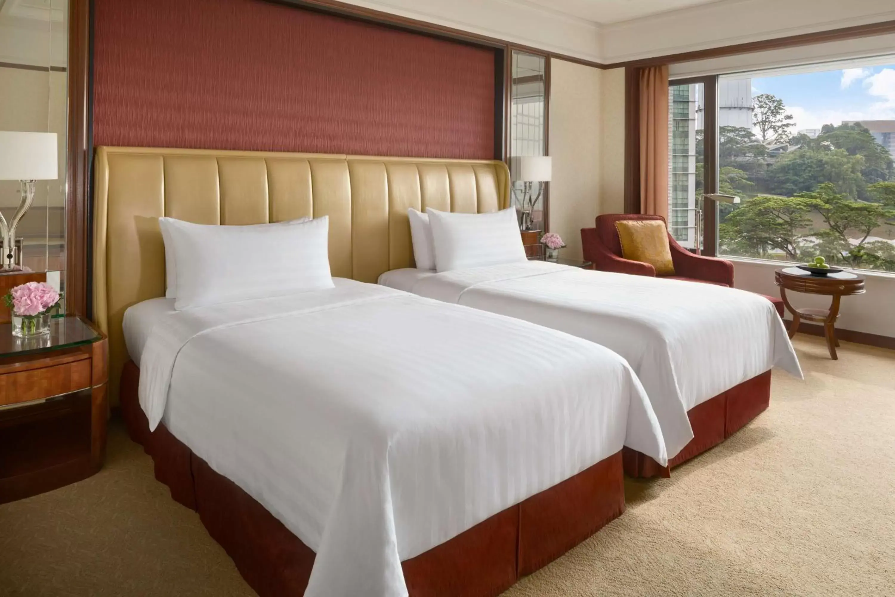 Photo of the whole room, Bed in Shangri-La Kuala Lumpur