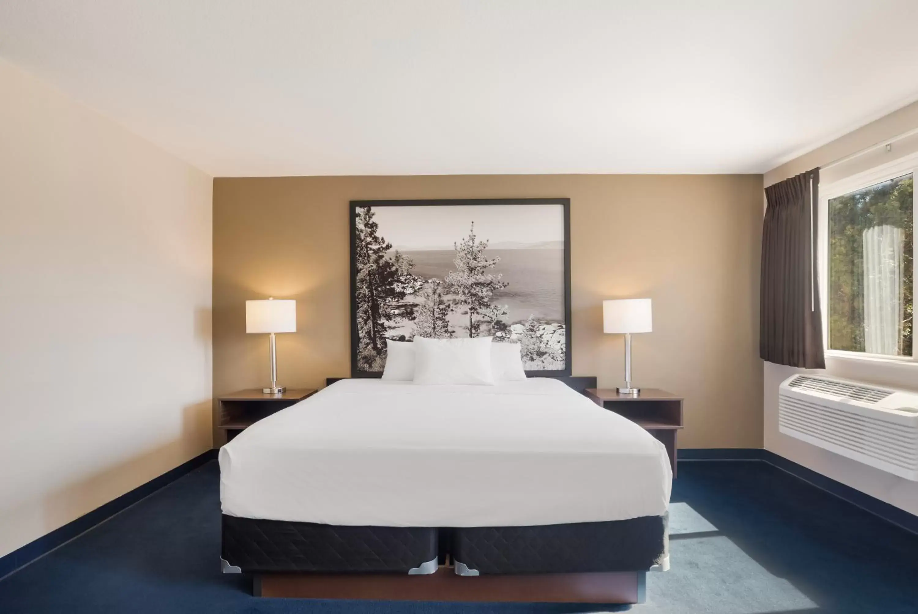 Bed in Americas Best Value Inn Sparks