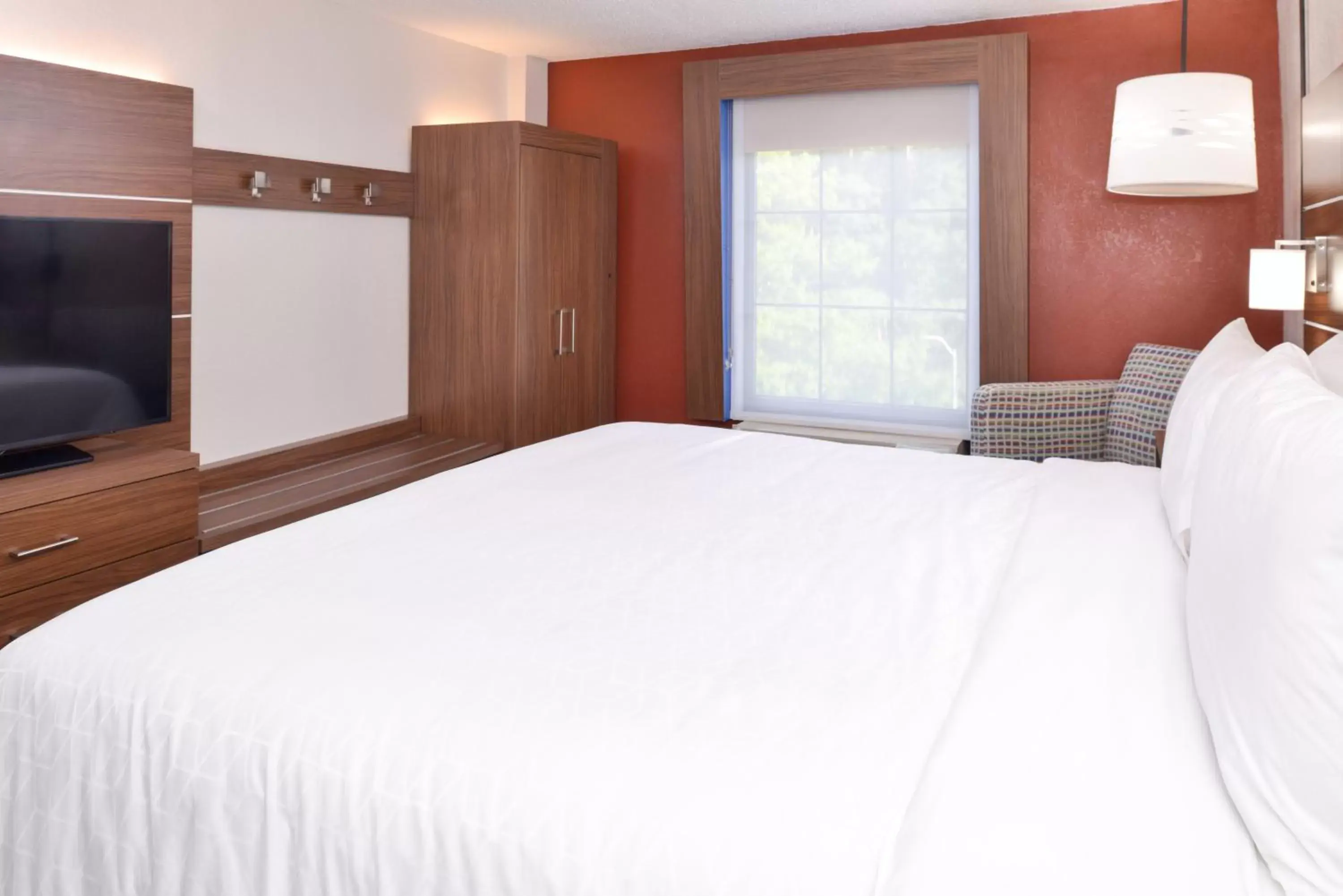 Photo of the whole room, Bed in Holiday Inn Express Towson- Baltimore North, an IHG Hotel