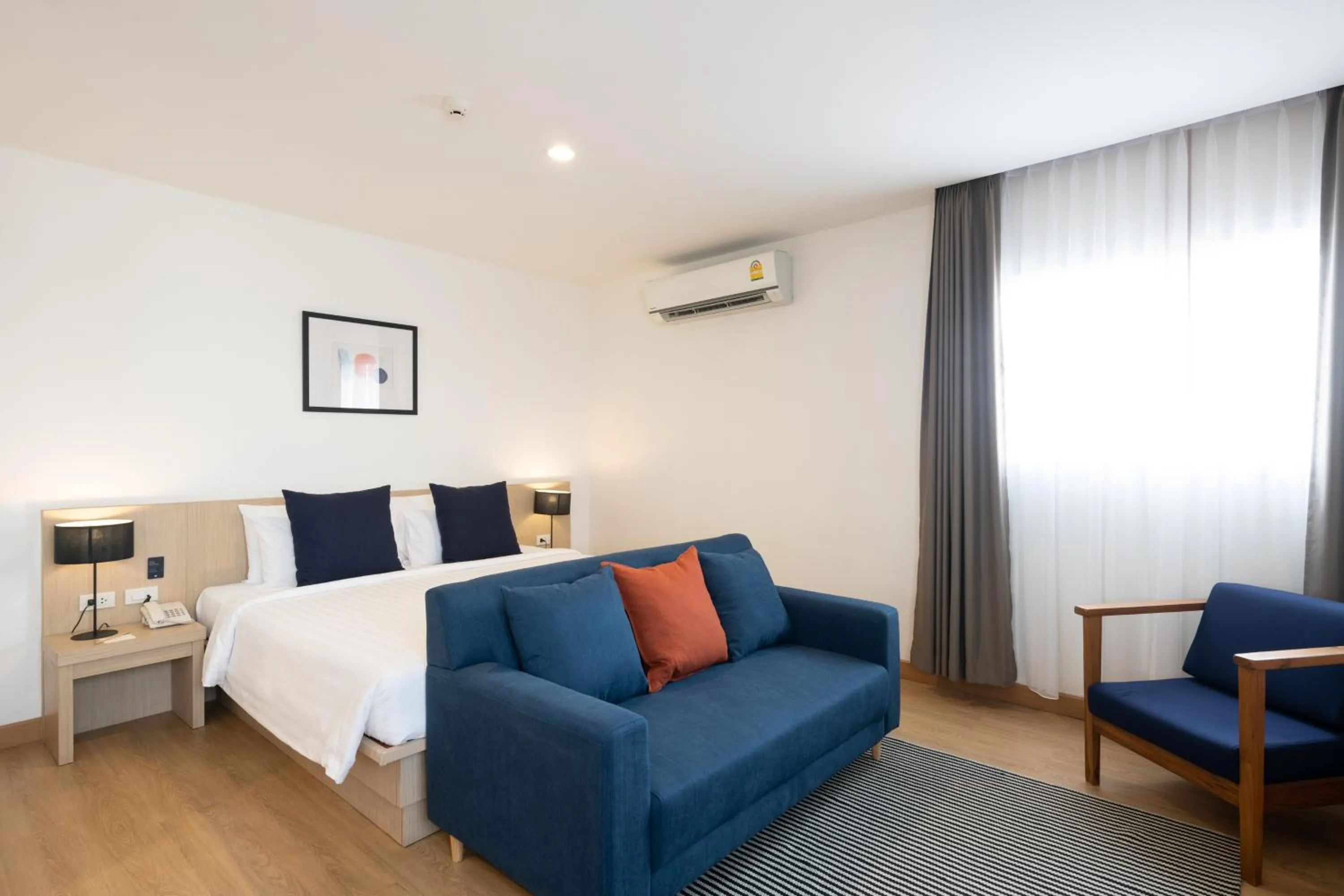 Photo of the whole room, Bed in Sumittaya Chiangmai Hotel