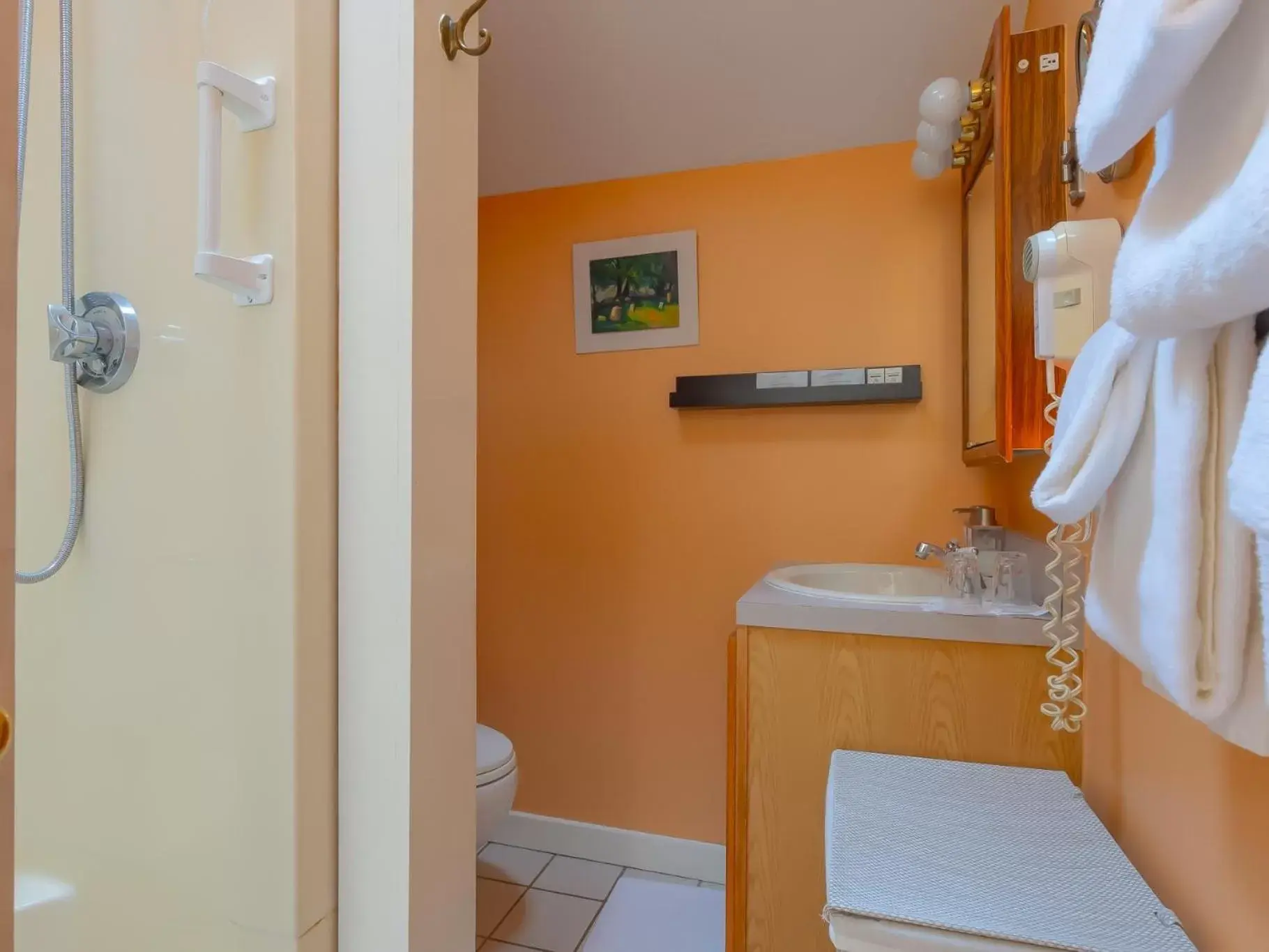 Bathroom in Shaker Mill Inn Bathroom in Shaker Mill Inn