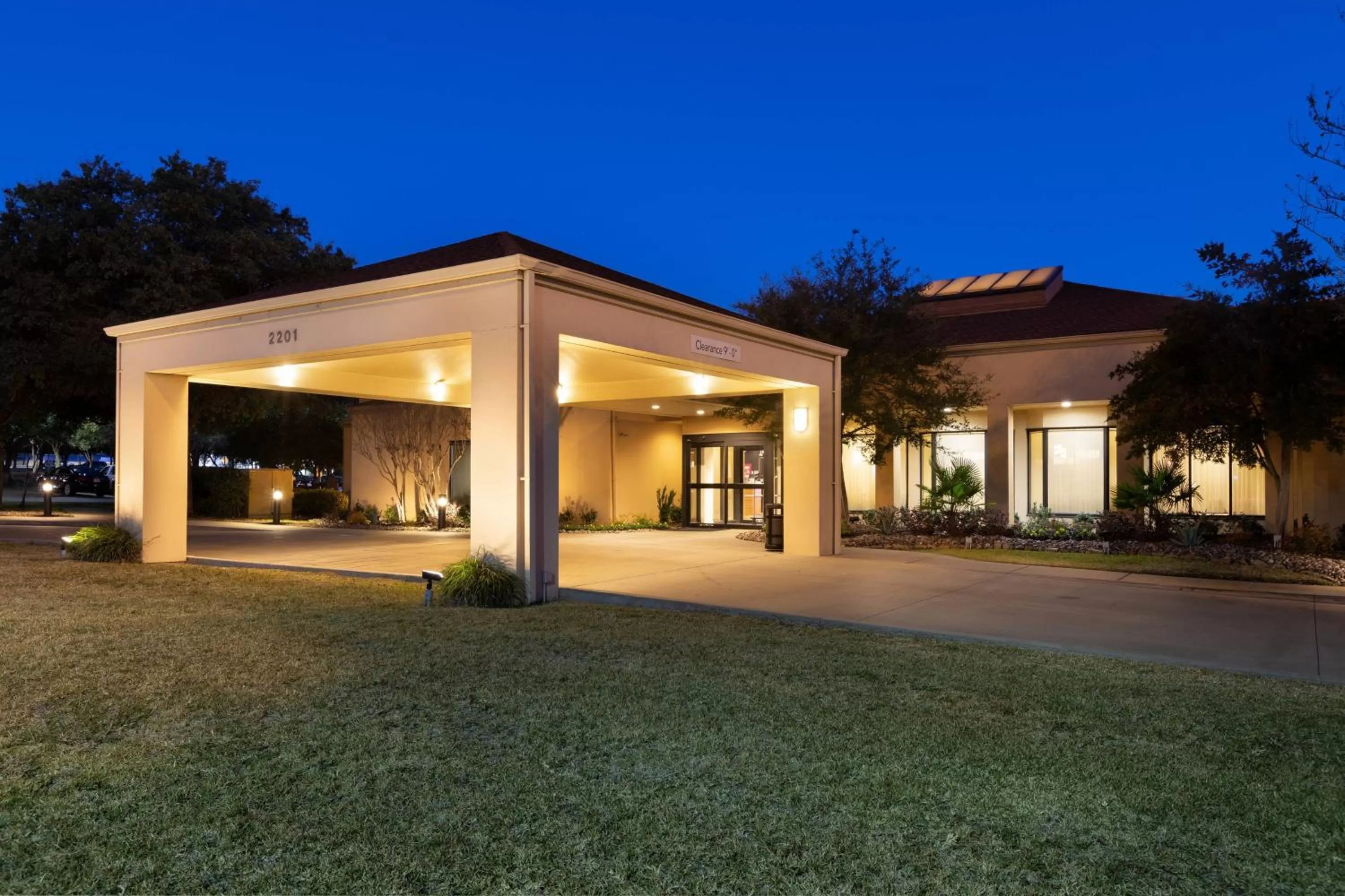 Property building in Courtyard by Marriott Dallas-Fort Worth/Bedford