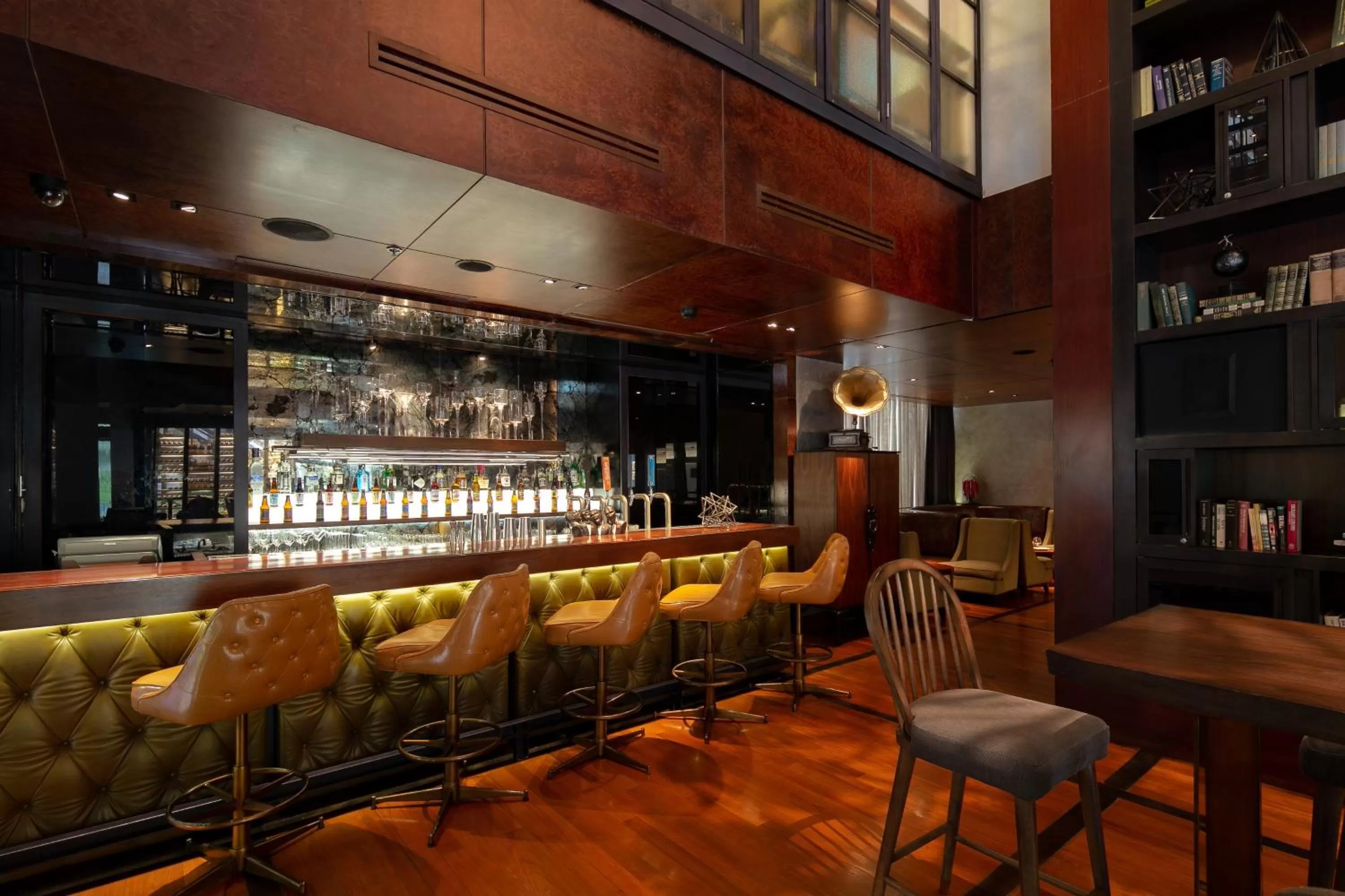 Lounge or bar in Hotel Indigo Bangkok Wireless Road by IHG