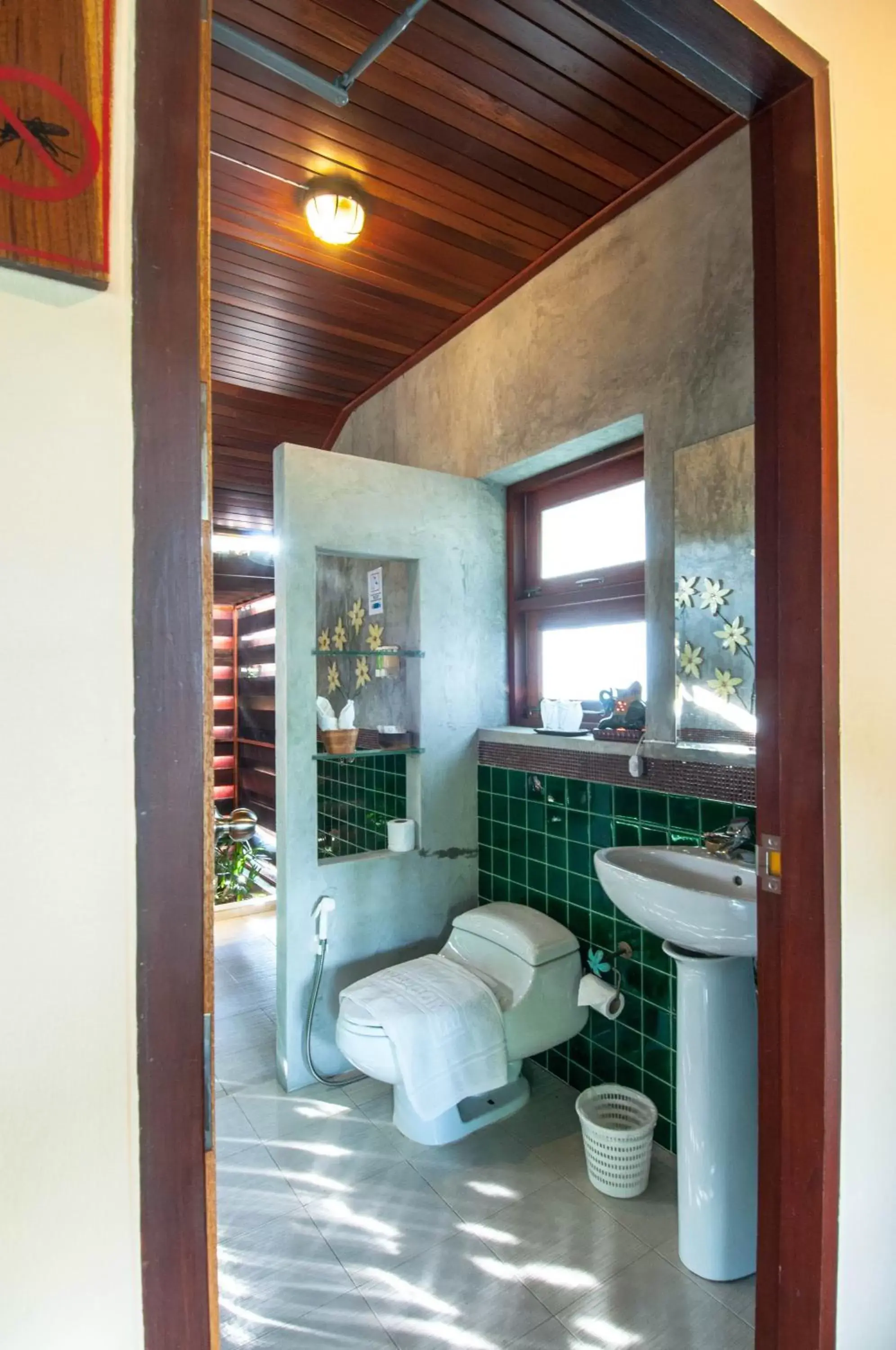 Toilet, Bathroom in Maikaew Damnoen Resort