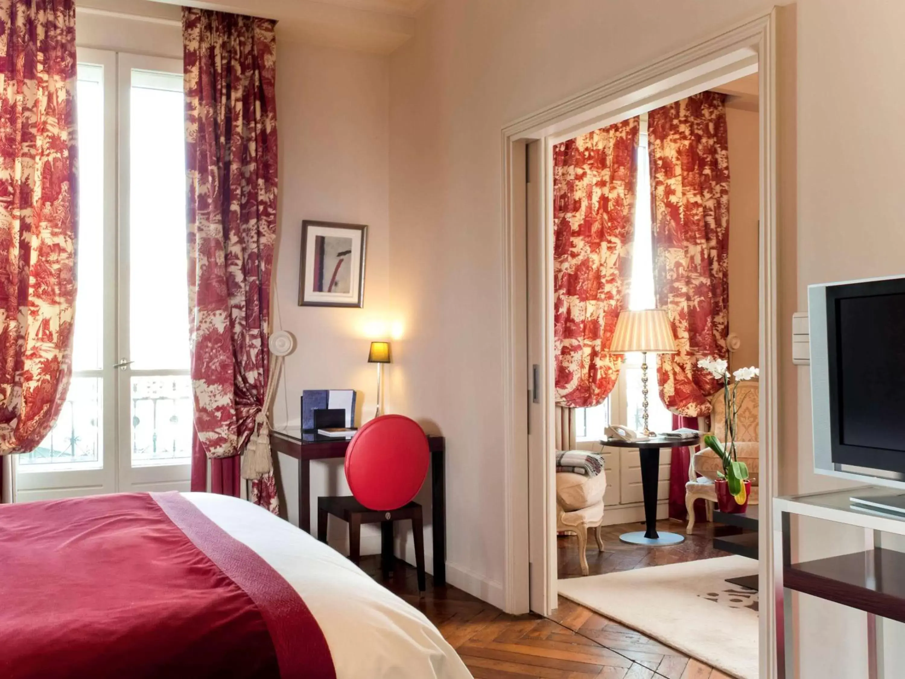 Photo of the whole room, Bed in Hotel Le Royal Lyon - MGallery