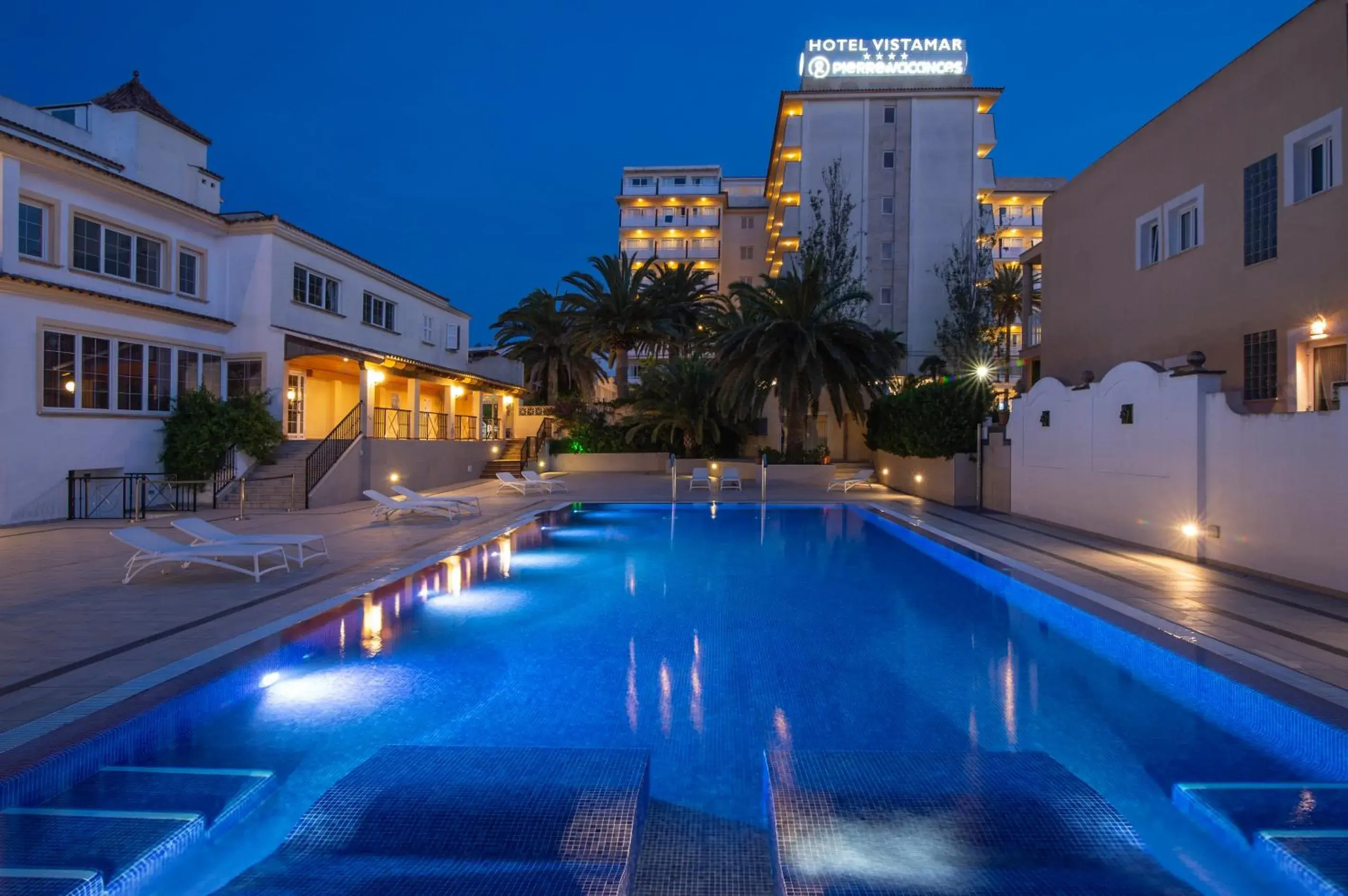 Facade/entrance, Swimming Pool in Hotel Vistamar by Pierre & Vacances