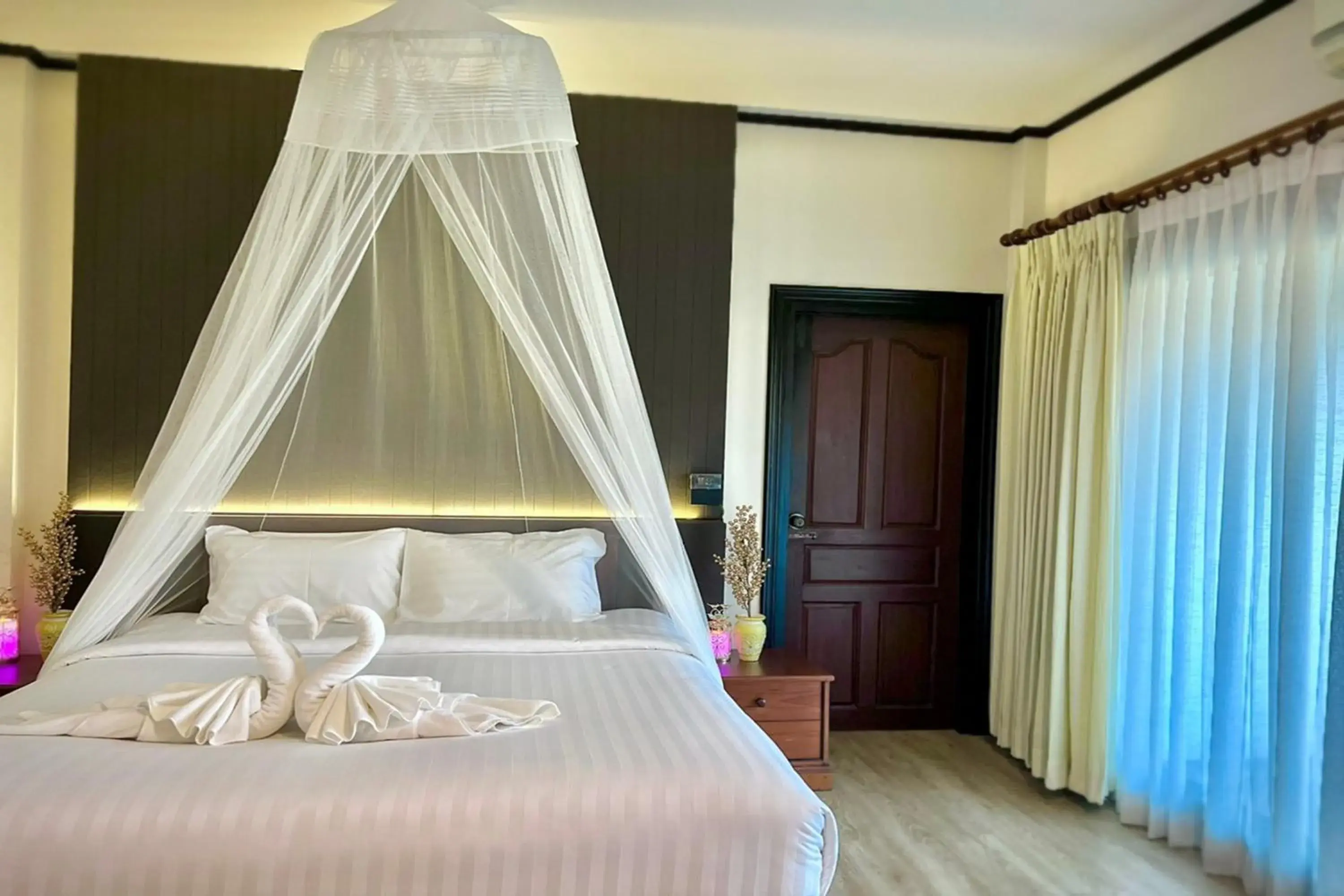 Bed in Na Mantra Resort