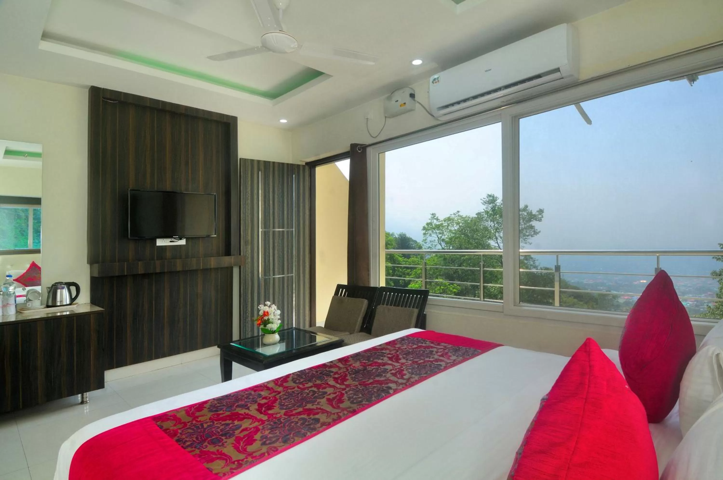 Bedroom, Bed in Hotel Bliss Valley - Hotel in Dharamshala