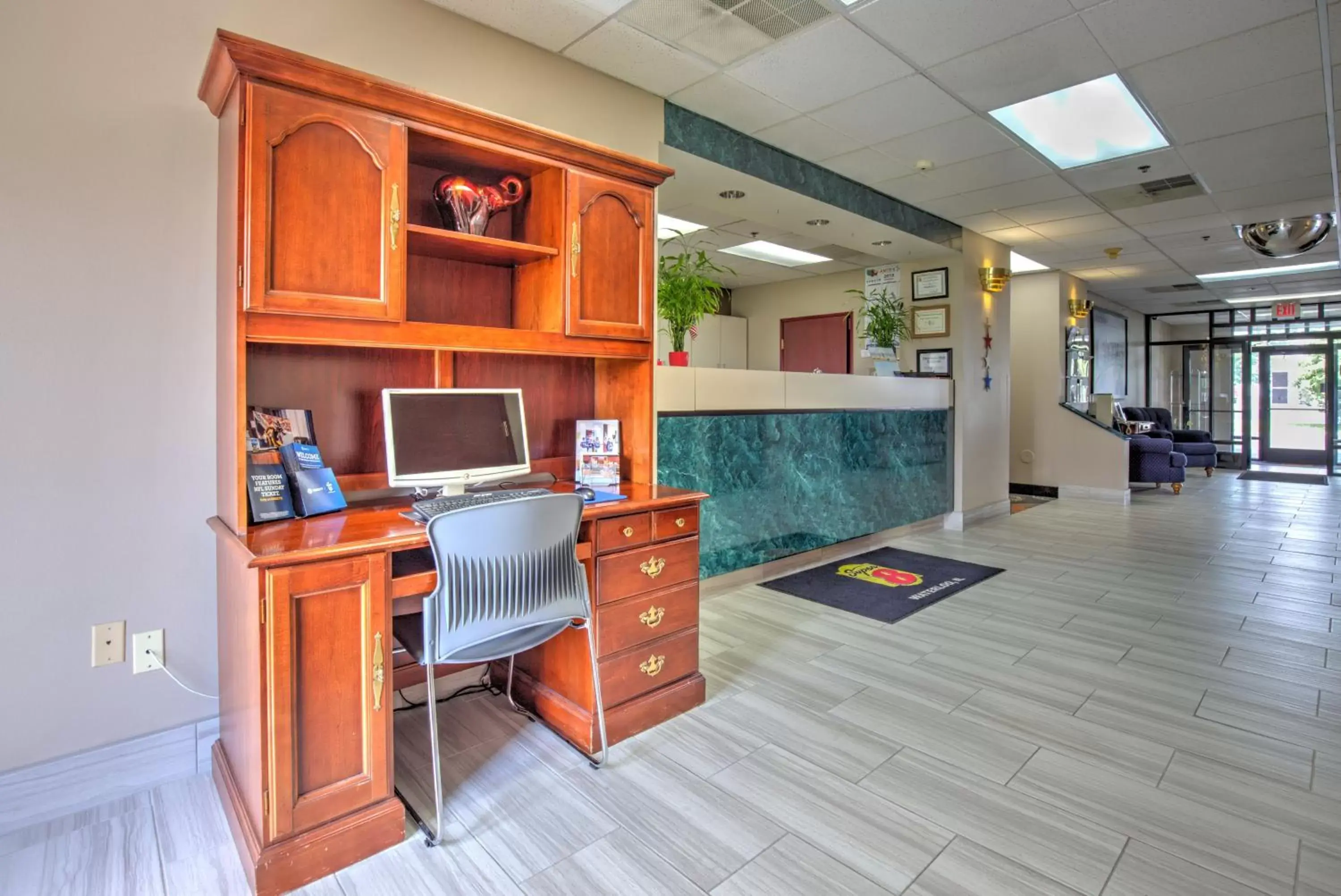 Business facilities, Lobby/Reception in Super 8 by Wyndham Waterloo