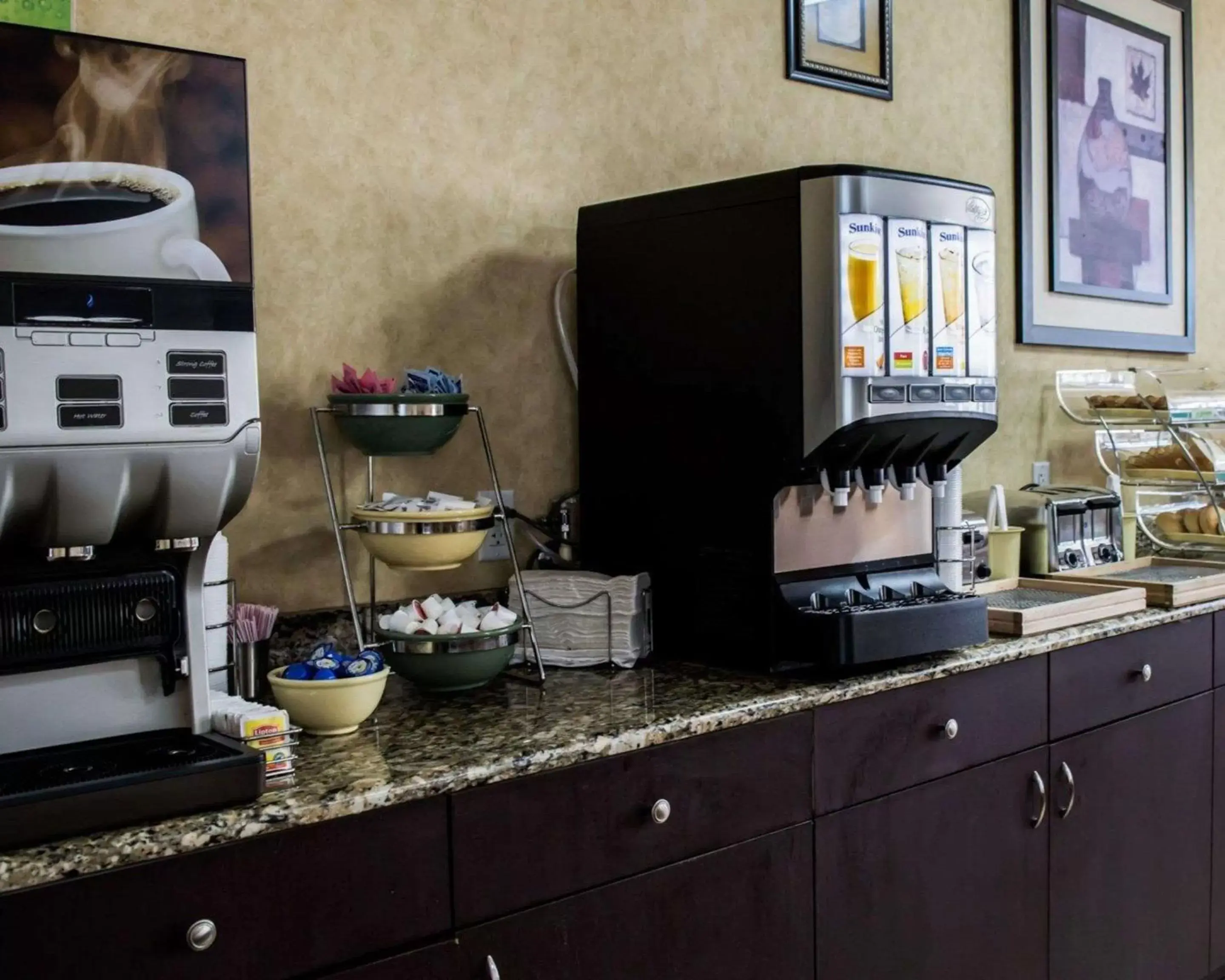 Restaurant/places to eat, Food in Quality Inn & Suites Near Fairgrounds & Ybor City