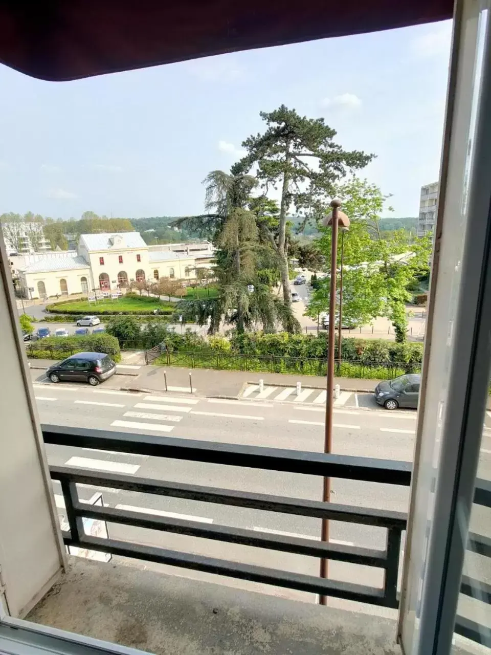 Nearby landmark, Balcony/Terrace in Terminus Fontainebleau Avon