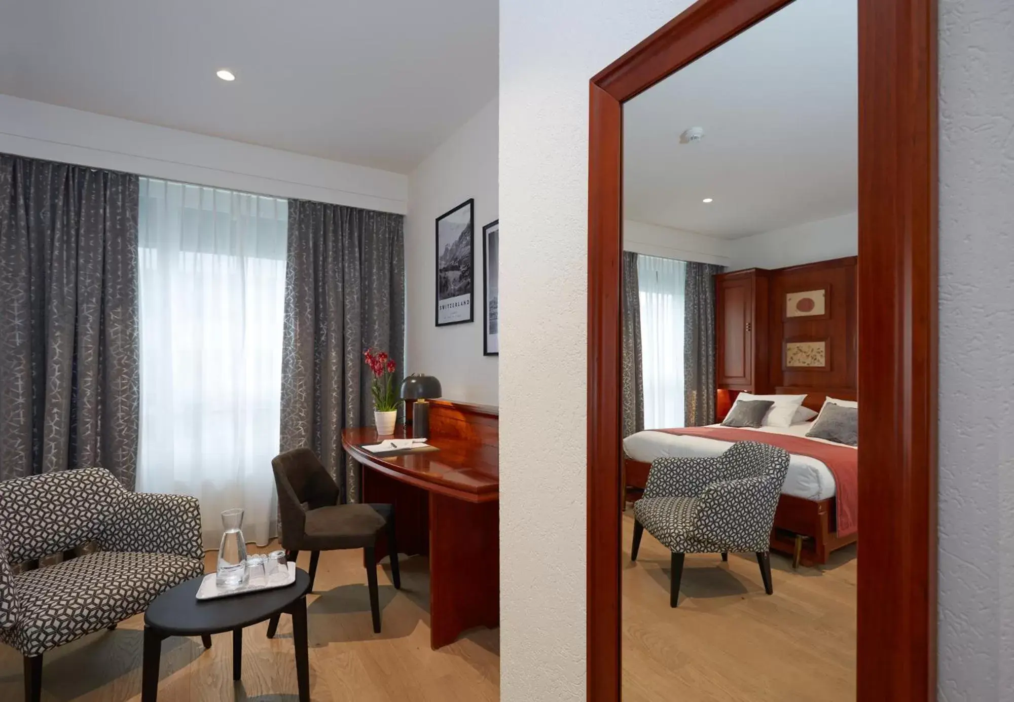 Bedroom, Seating Area in Hotel Suisse