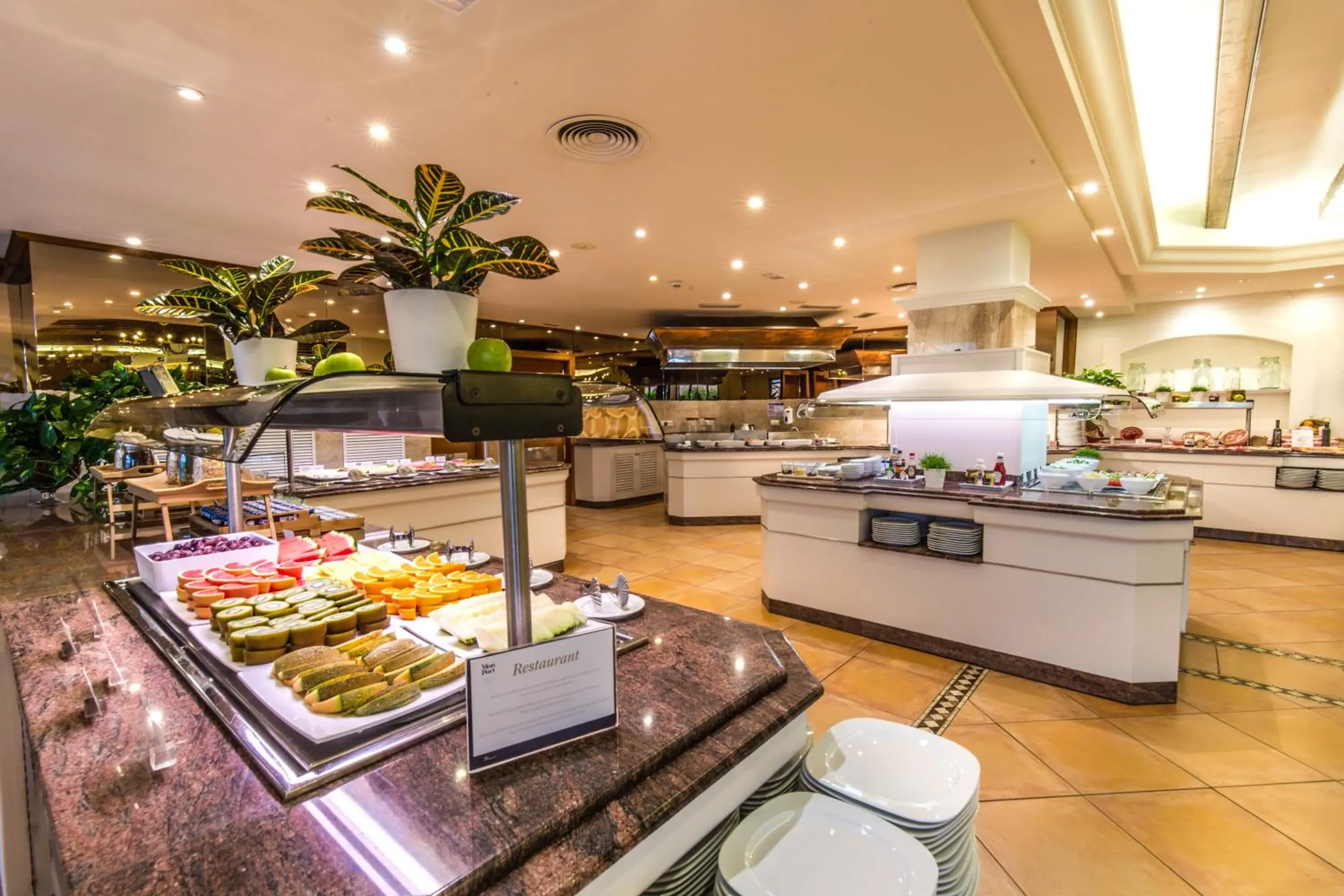 Food and drinks in Mon Port Hotel & Spa Food and drinks in Mon Port Hotel & Spa